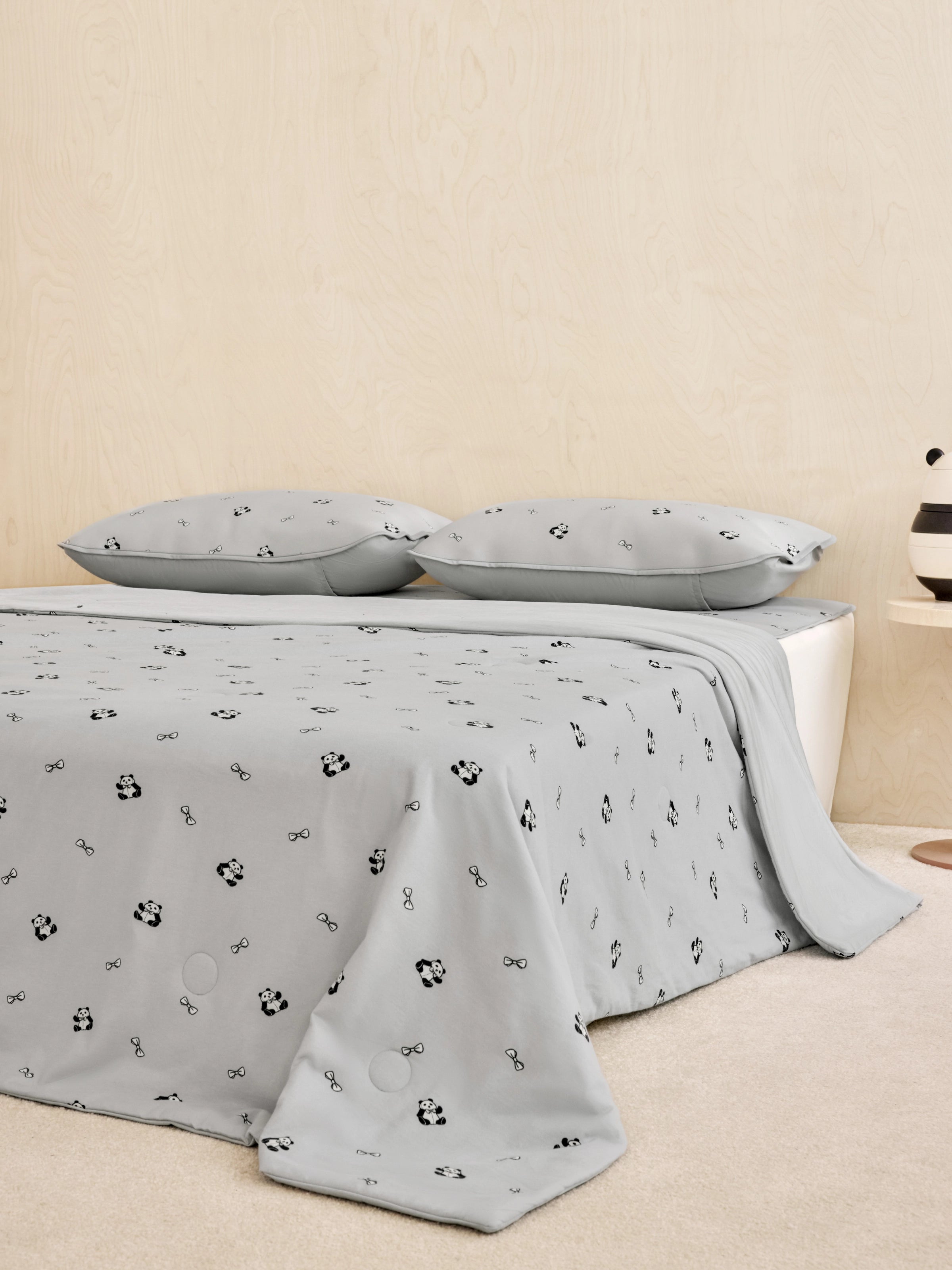 "Panda PomPom" Knitted Summer Quilt Gray