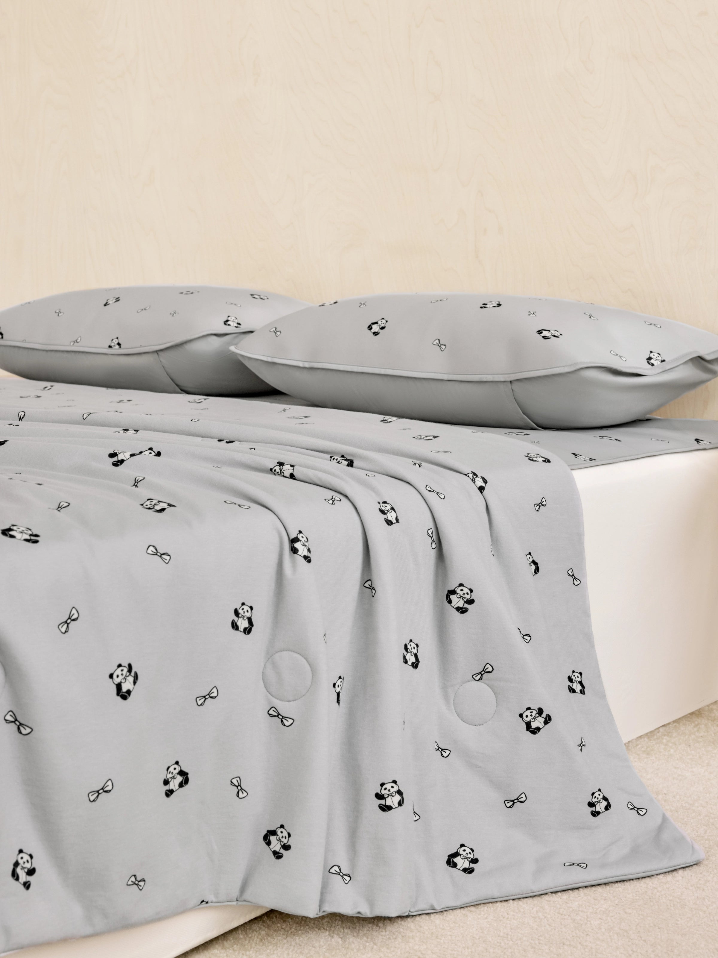 "Panda PomPom" Knitted Summer Quilt Gray