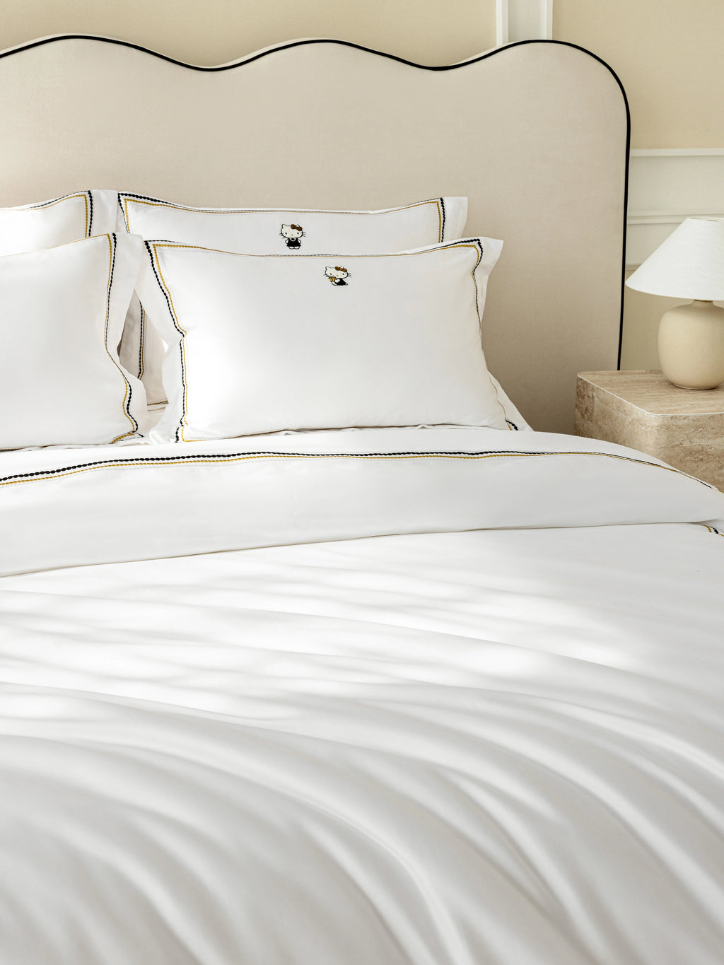 "Hello Kitty" 140S cotton sateen deluxe bedding Set Pearl White