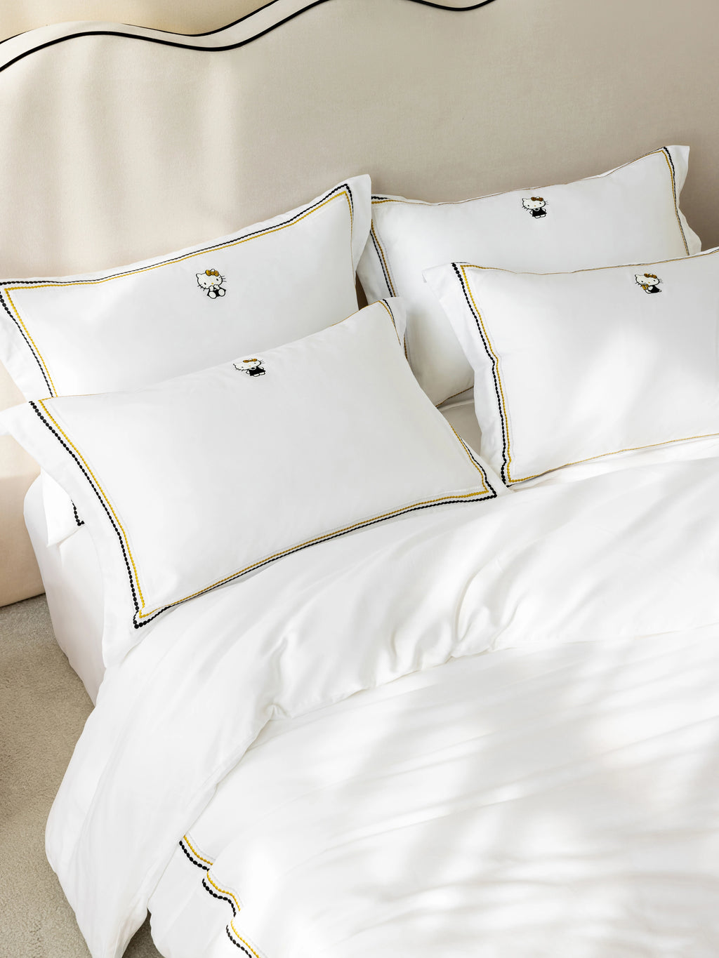 "Hello Kitty" 140S cotton sateen deluxe bedding Set Pearl White