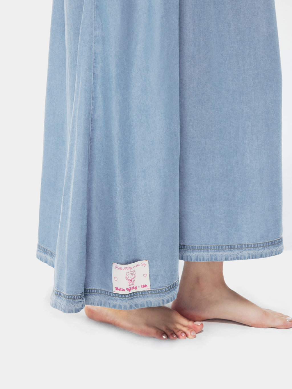 "Hello Kitty" Tencel Loungewear Nightgown – Light Wash
