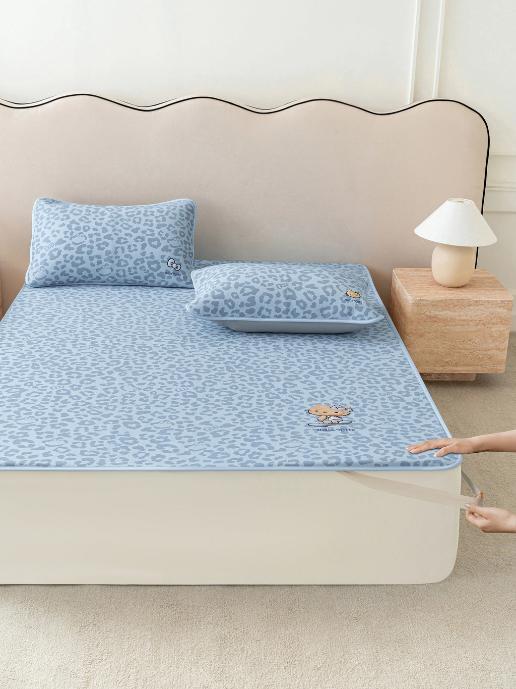 "Hello Kitty" Cooling Bed Mat – Denim Leopard