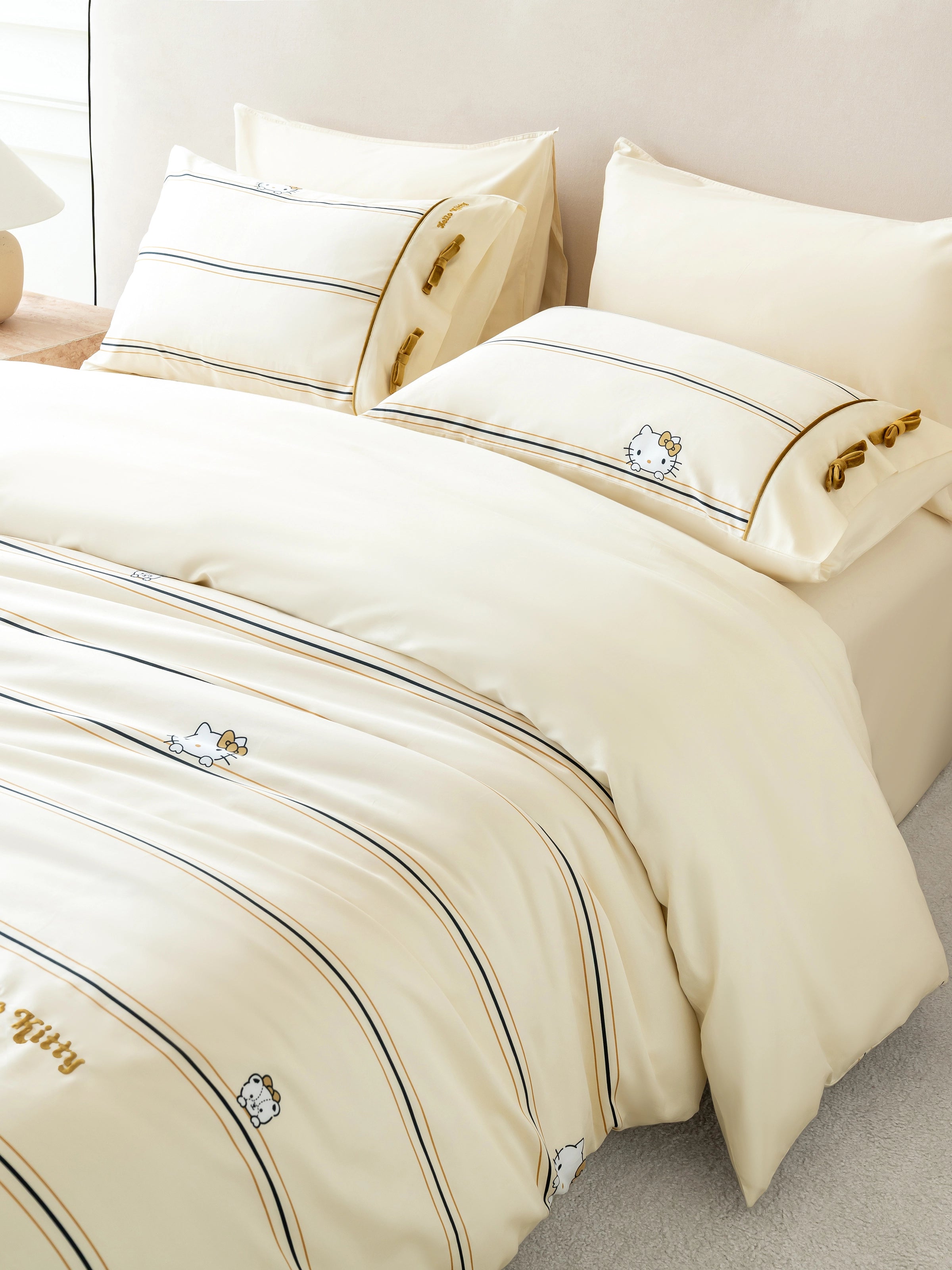 "Hello Kitty" Cotton Sateen Printed Bedding Set – Beige & White Stripes