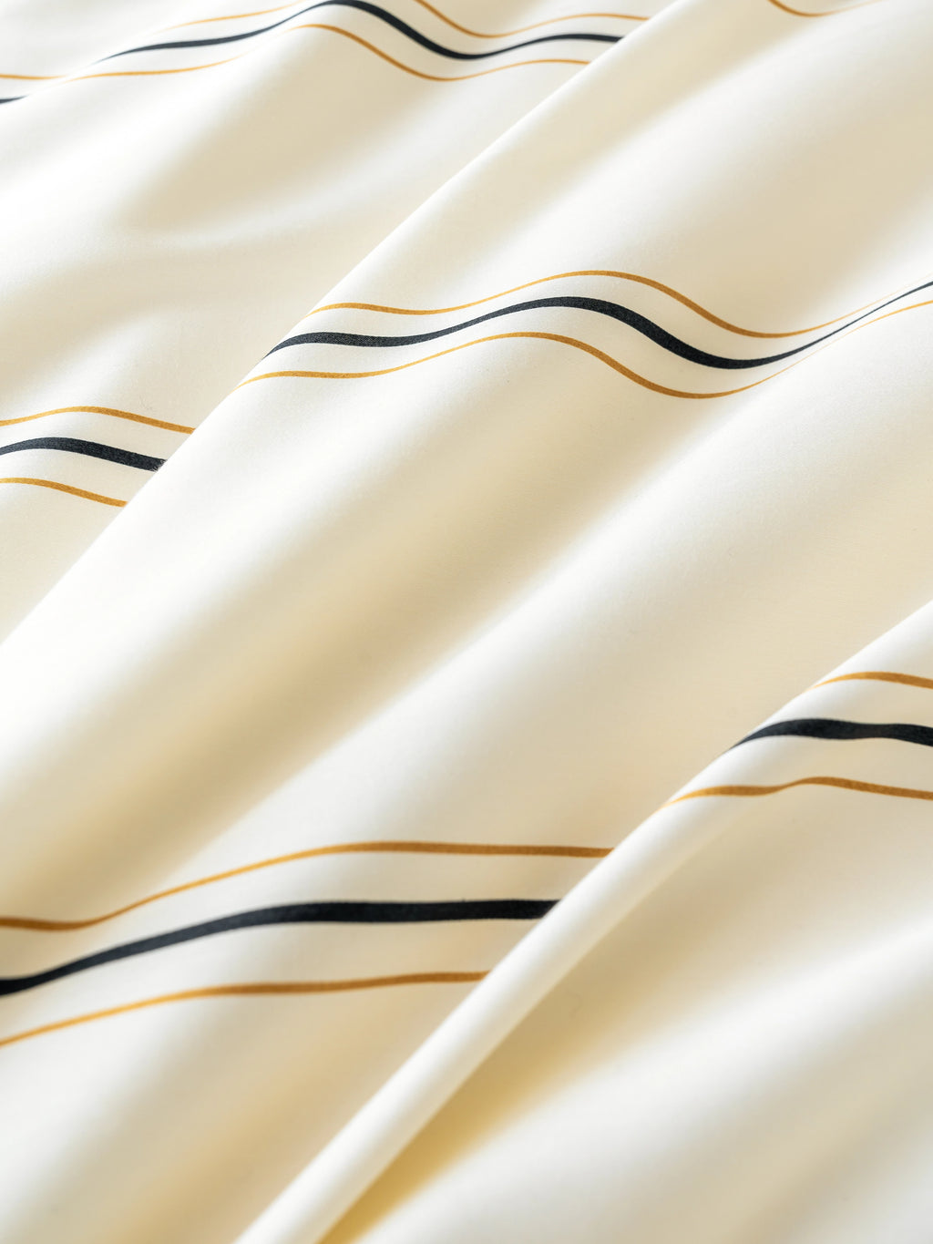 "Hello Kitty" Cotton Sateen Printed Bedding Set – Beige & White Stripes