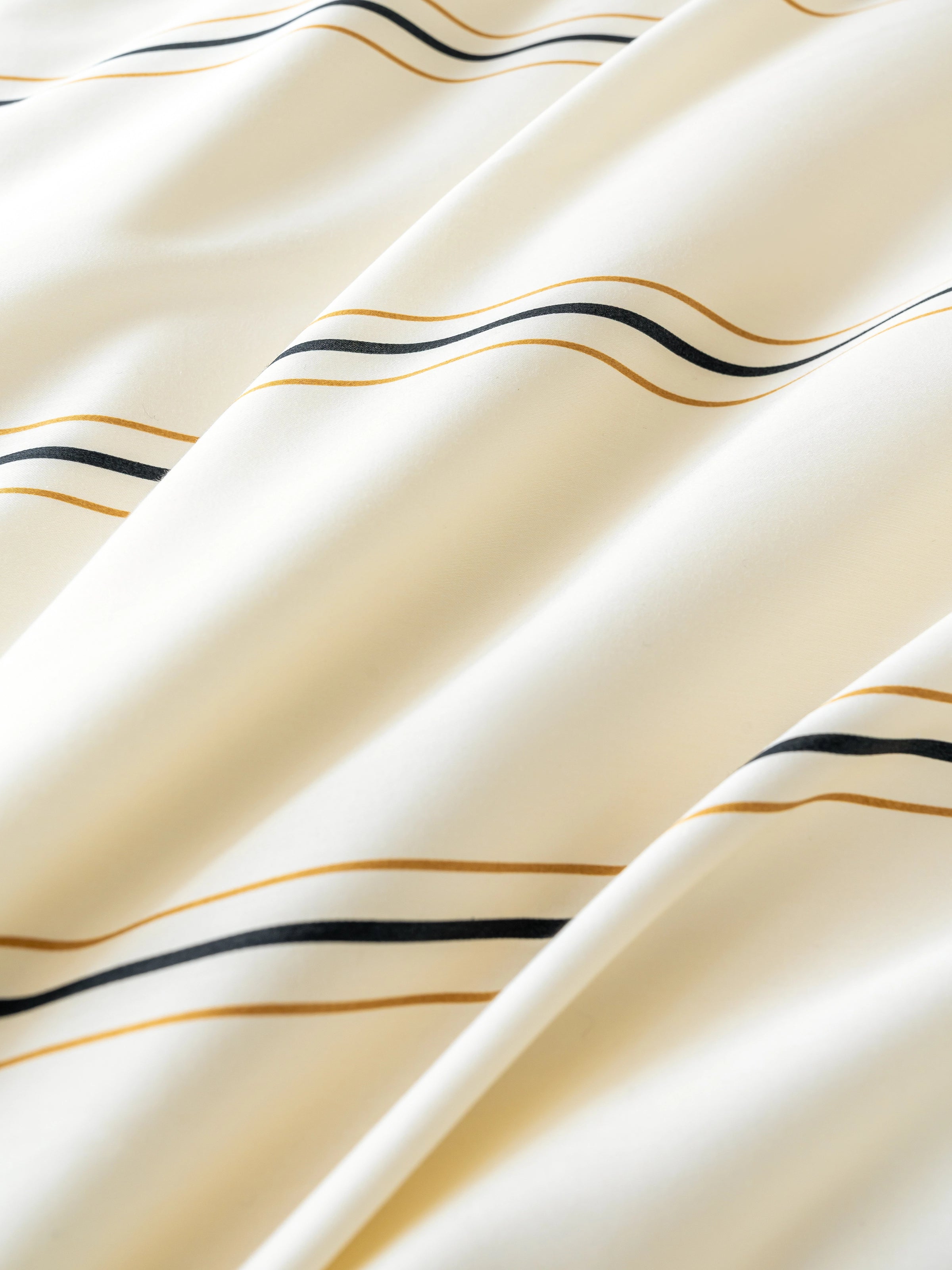 "Hello Kitty" Cotton Sateen Printed Bedding Set – Beige & White Stripes
