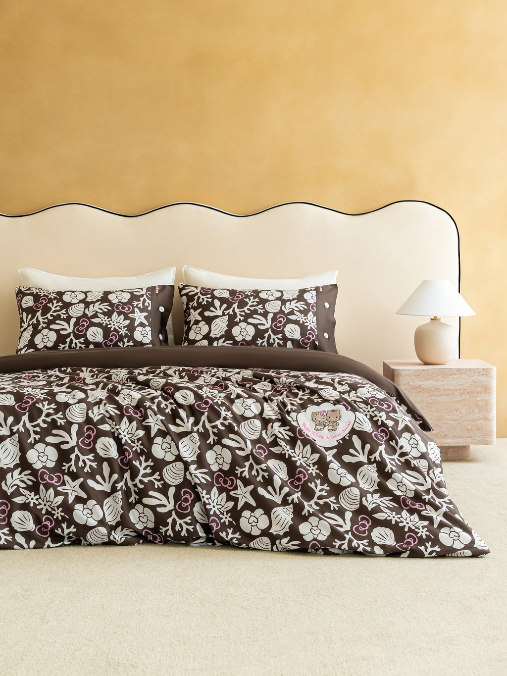 "Hello Kitty" Cotton Sateen Printed Bedding Set – Coconut Brown