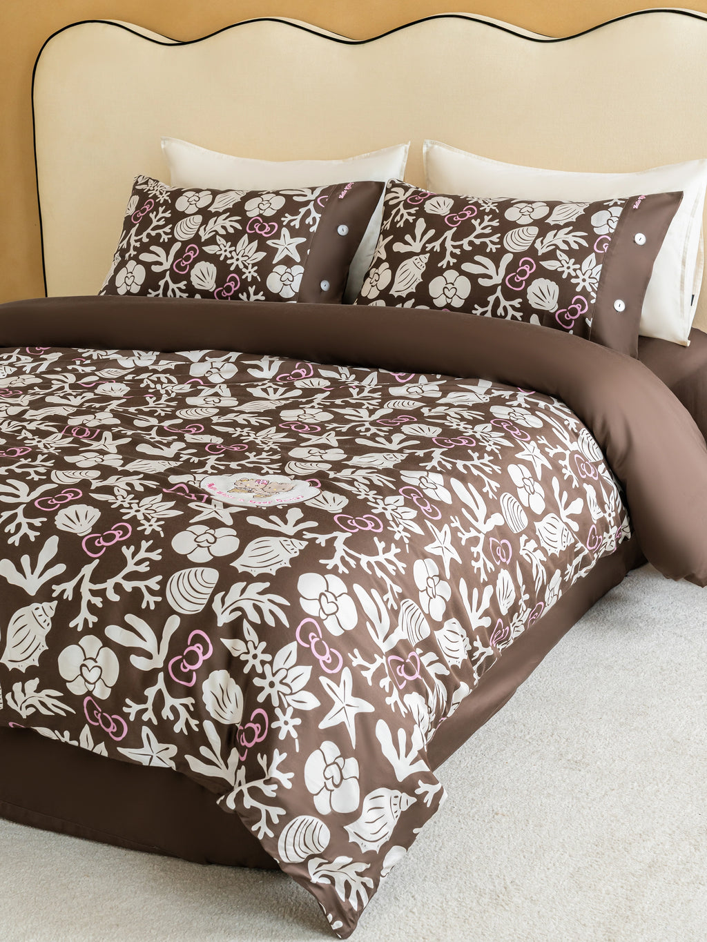 "Hello Kitty" Cotton Sateen Printed Bedding Set – Coconut Brown