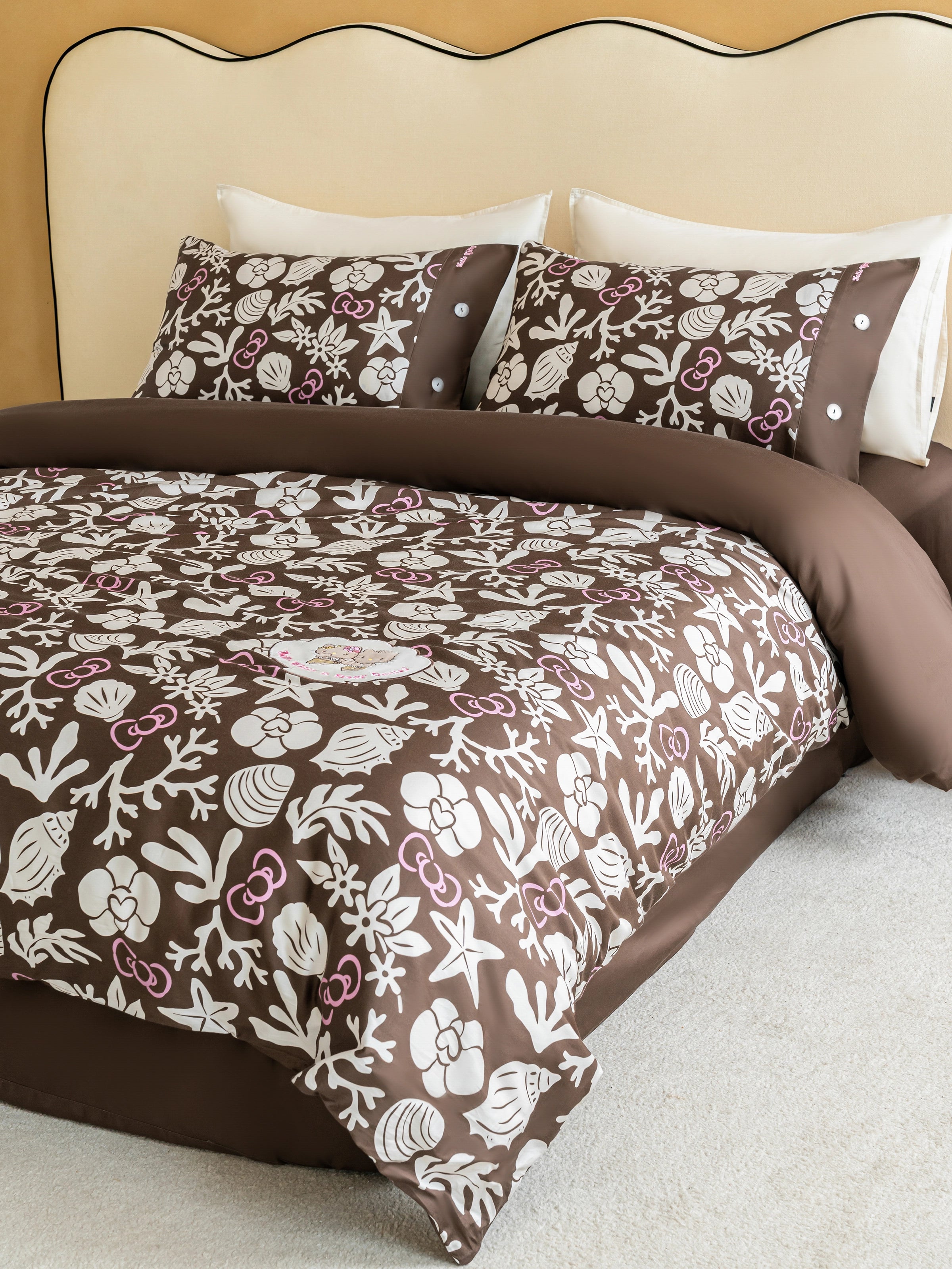 "Hello Kitty" Cotton Sateen Printed Bedding Set – Coconut Brown