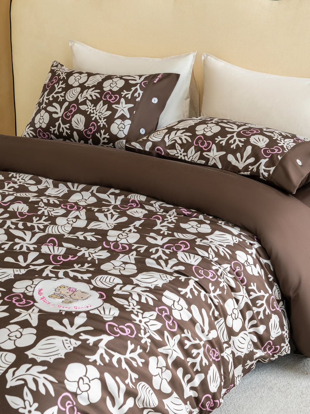 "Hello Kitty" Cotton Sateen Printed Bedding Set – Coconut Brown