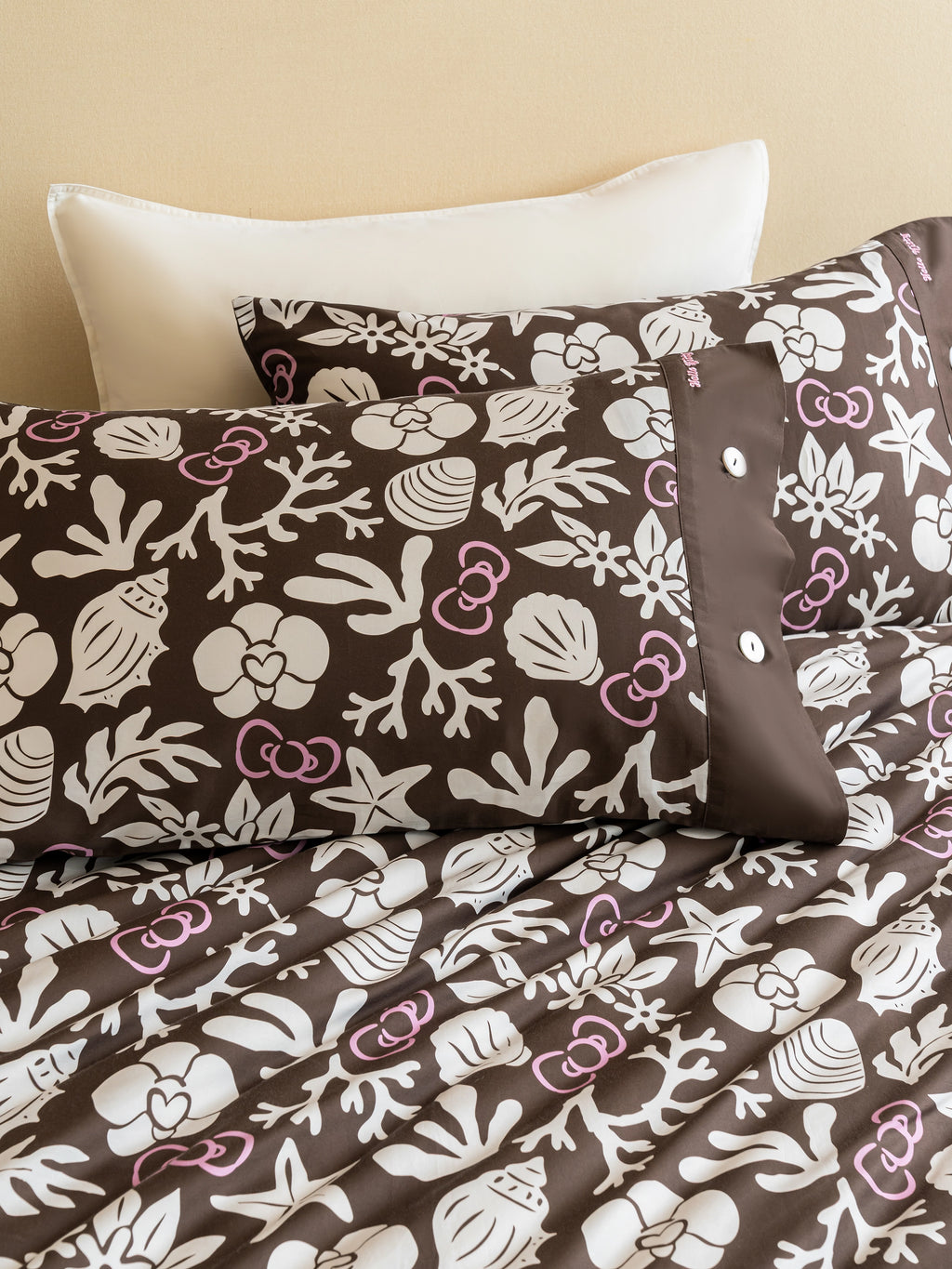 "Hello Kitty" Cotton Sateen Printed Bedding Set – Coconut Brown