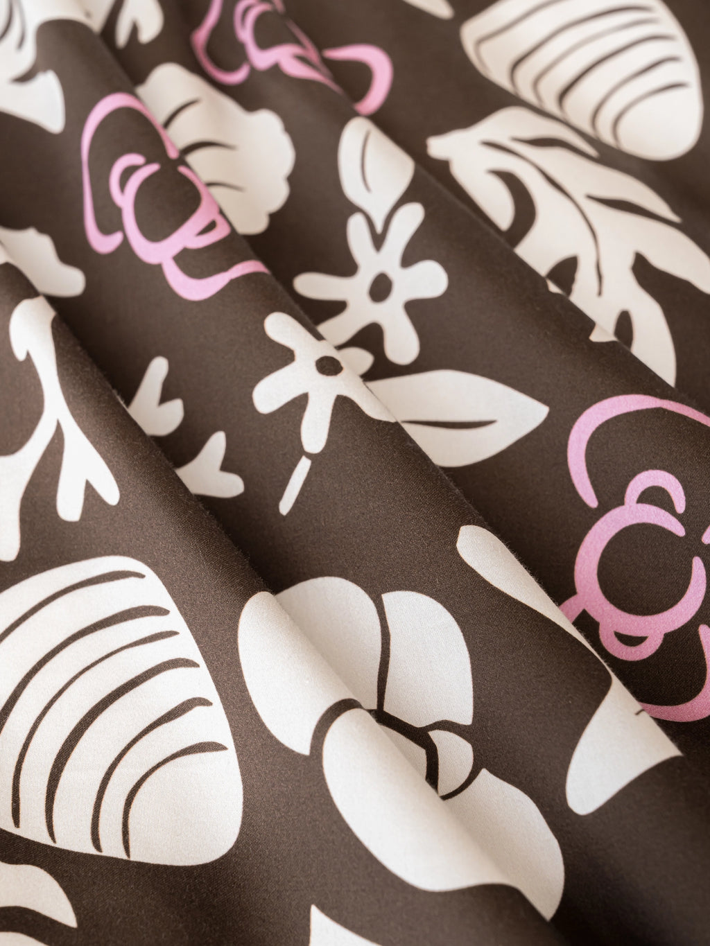 "Hello Kitty" Cotton Sateen Printed Bedding Set – Coconut Brown