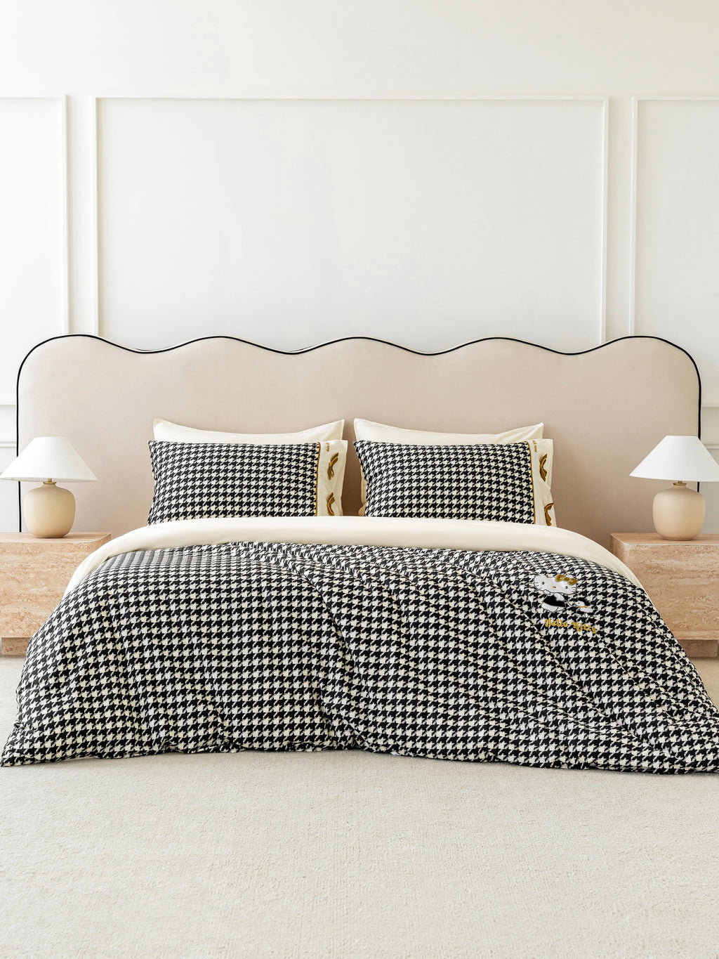 "Hello Kitty" Cotton Sateen Printed Bedding Set – Houndstooth