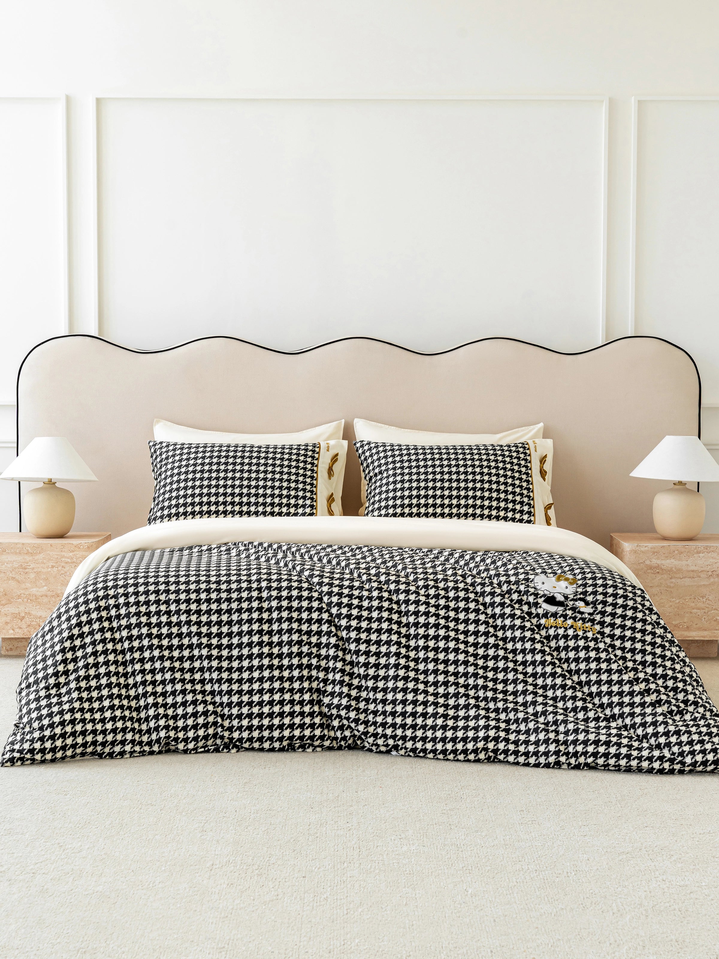 "Hello Kitty" Cotton Sateen Printed Bedding Set – Houndstooth