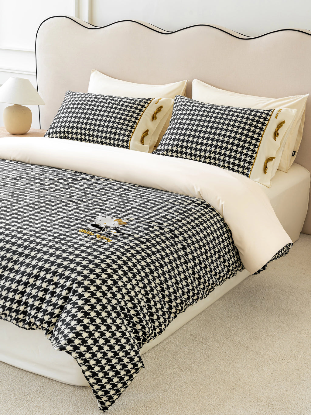 "Hello Kitty" Cotton Sateen Printed Bedding Set – Houndstooth