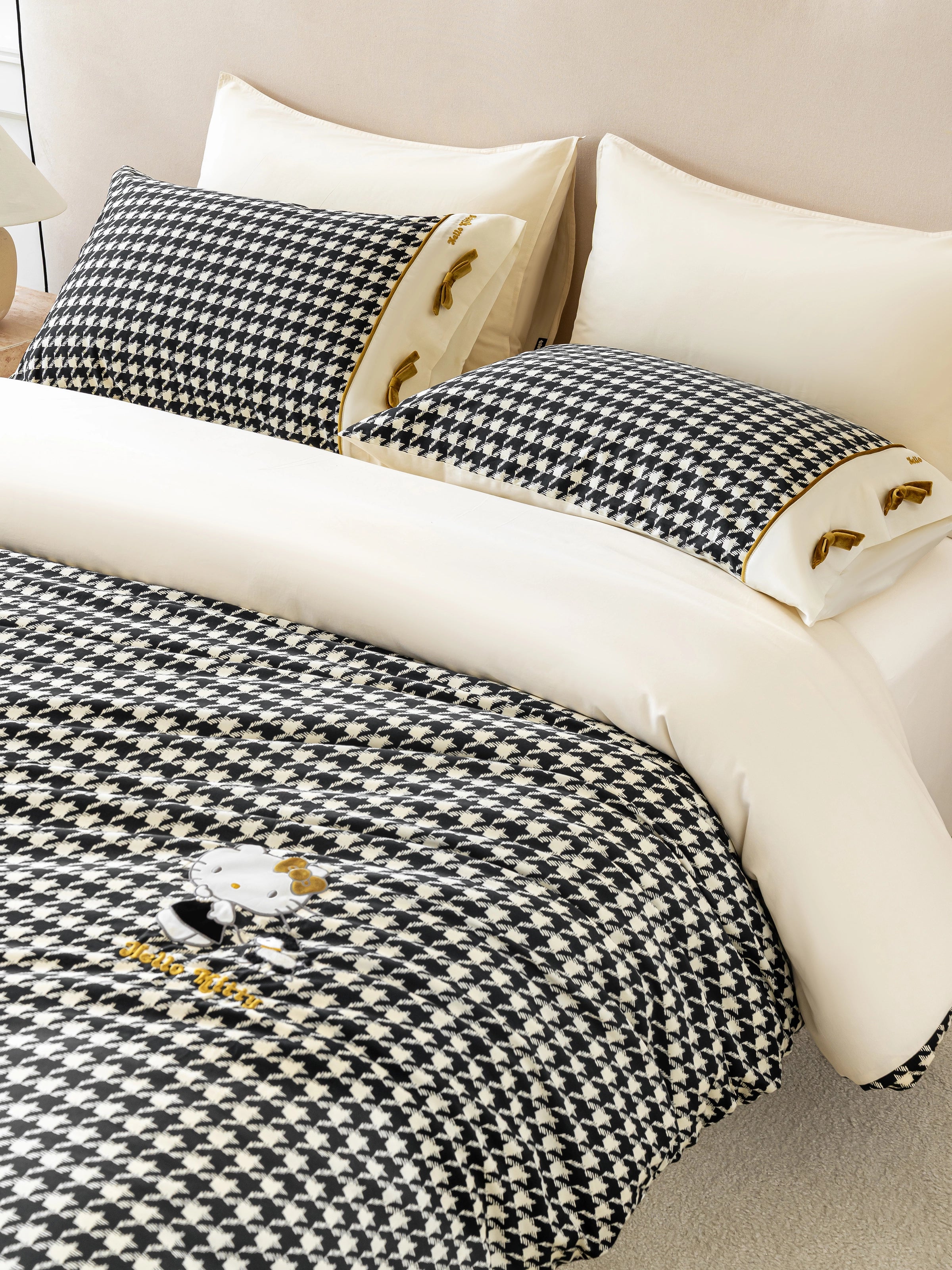 "Hello Kitty" Cotton Sateen Printed Bedding Set – Houndstooth