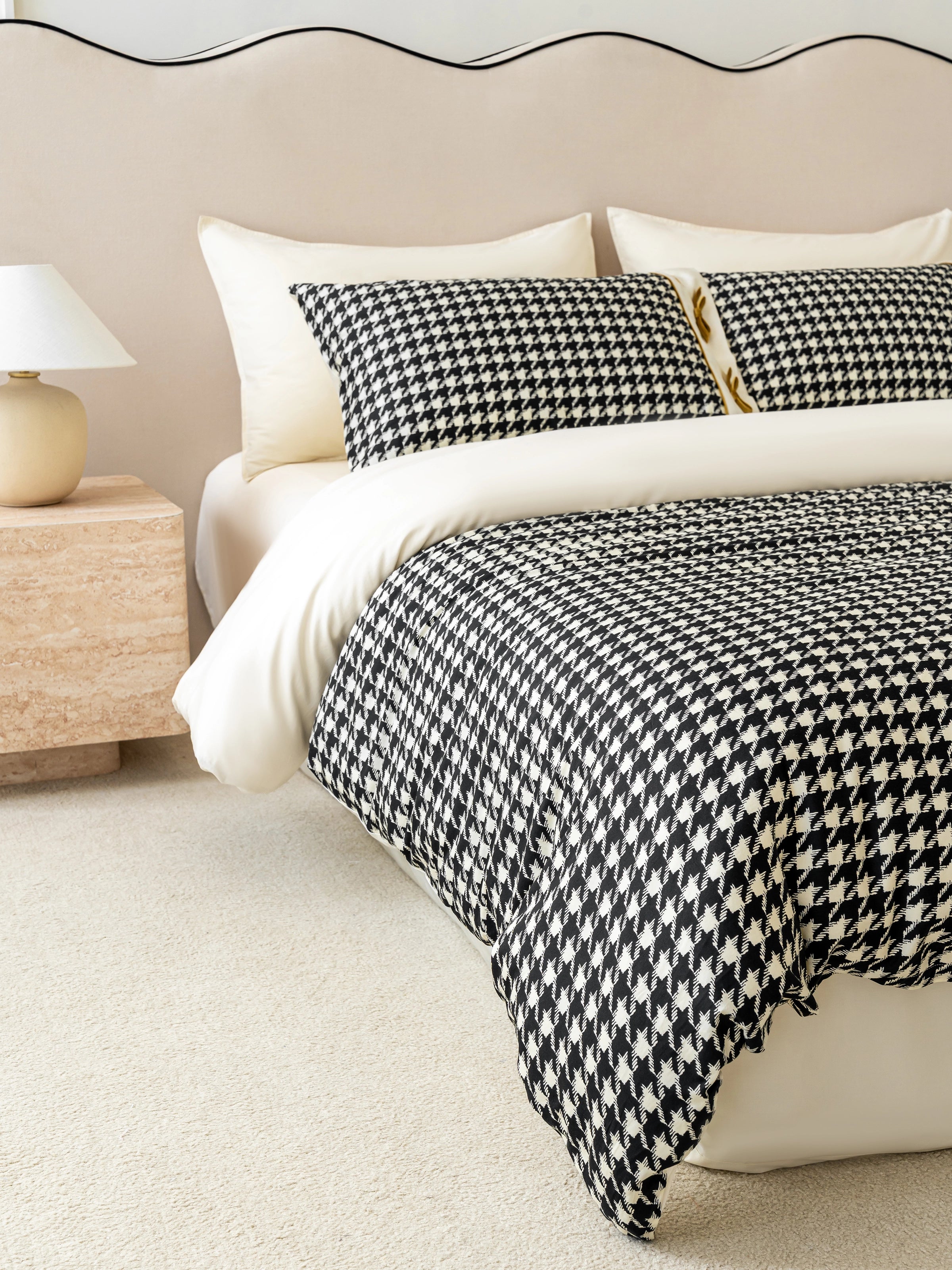 "Hello Kitty" Cotton Sateen Printed Bedding Set – Houndstooth