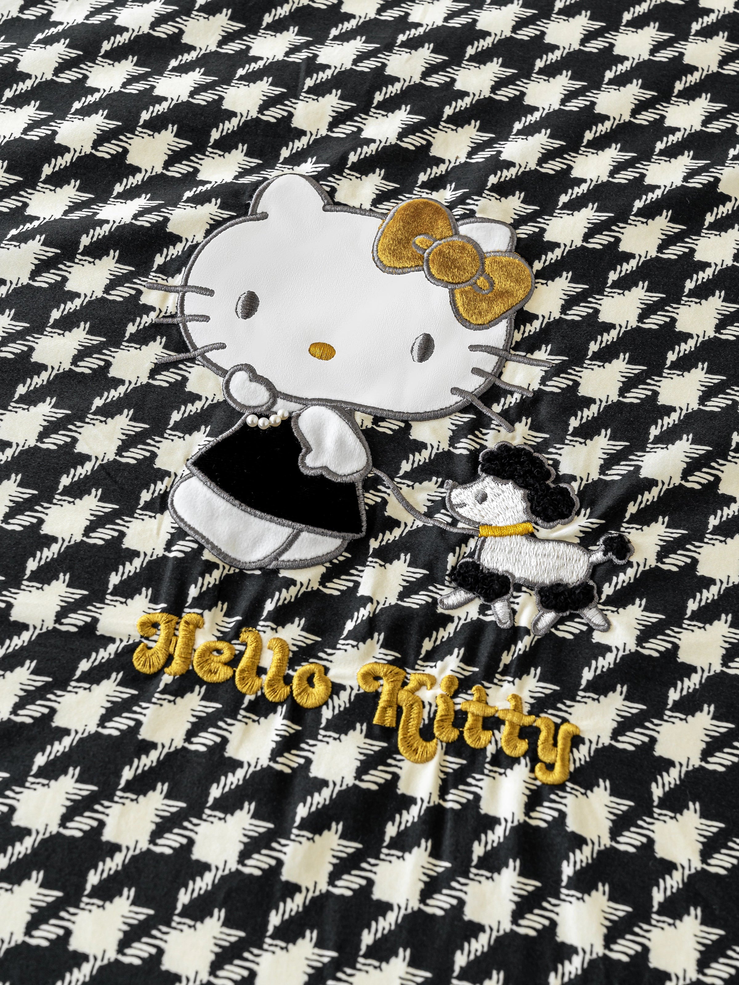 "Hello Kitty" Cotton Sateen Printed Bedding Set – Houndstooth