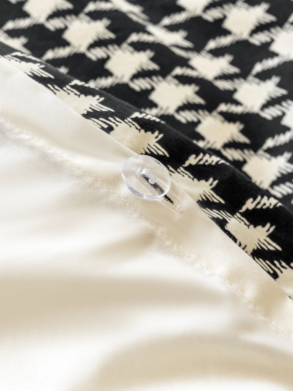 "Hello Kitty" Cotton Sateen Printed Bedding Set – Houndstooth
