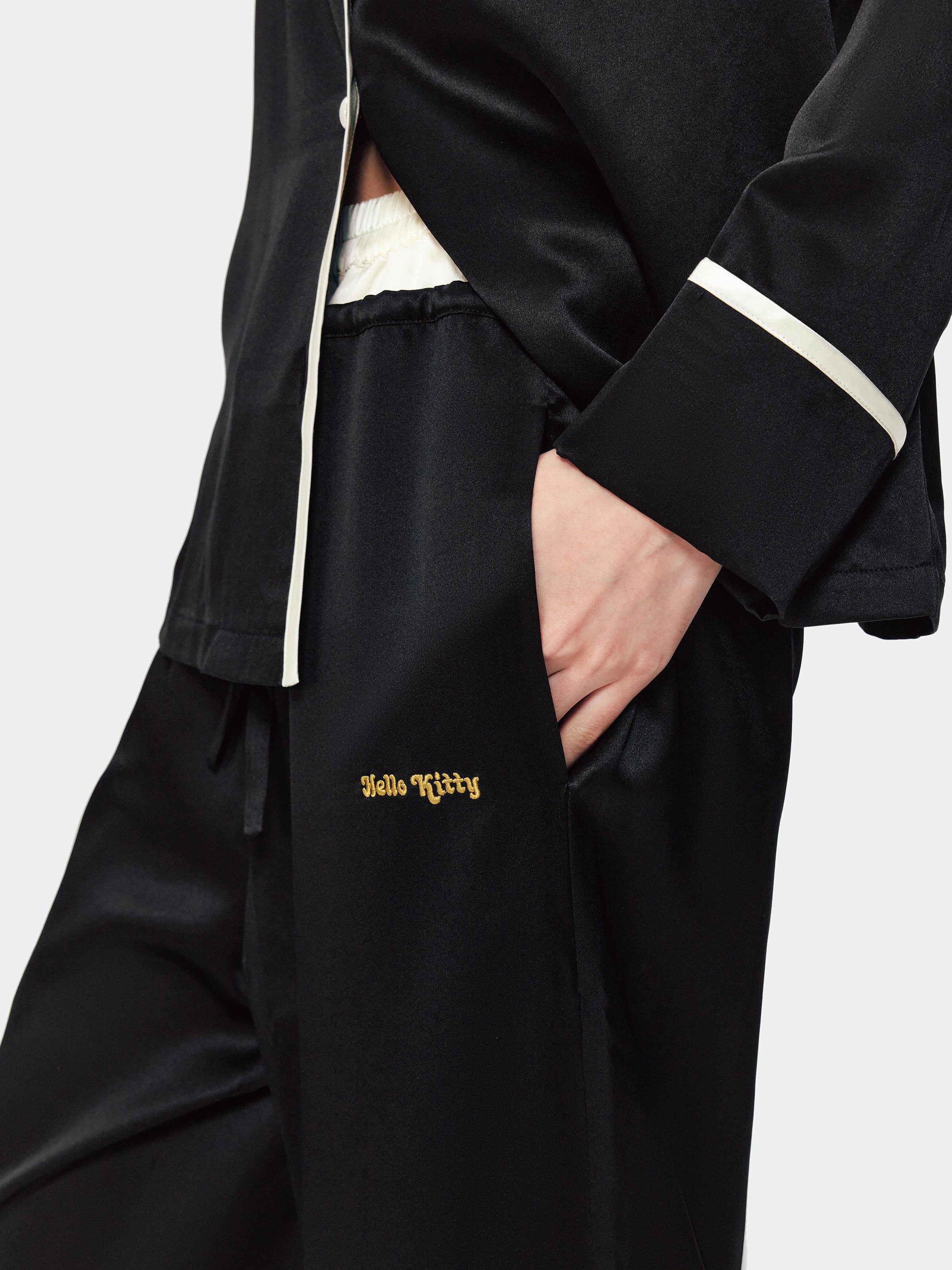 "Hello Kitty" Premium Heavy Mulberry Silk Loungewear Set – Classic Black