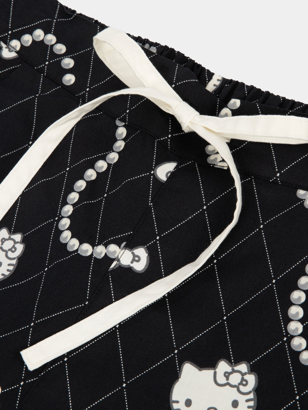 "Hello Kitty" Tencel Cotton Blend Loungewear Set Short Sleeve – Pearl Necklace