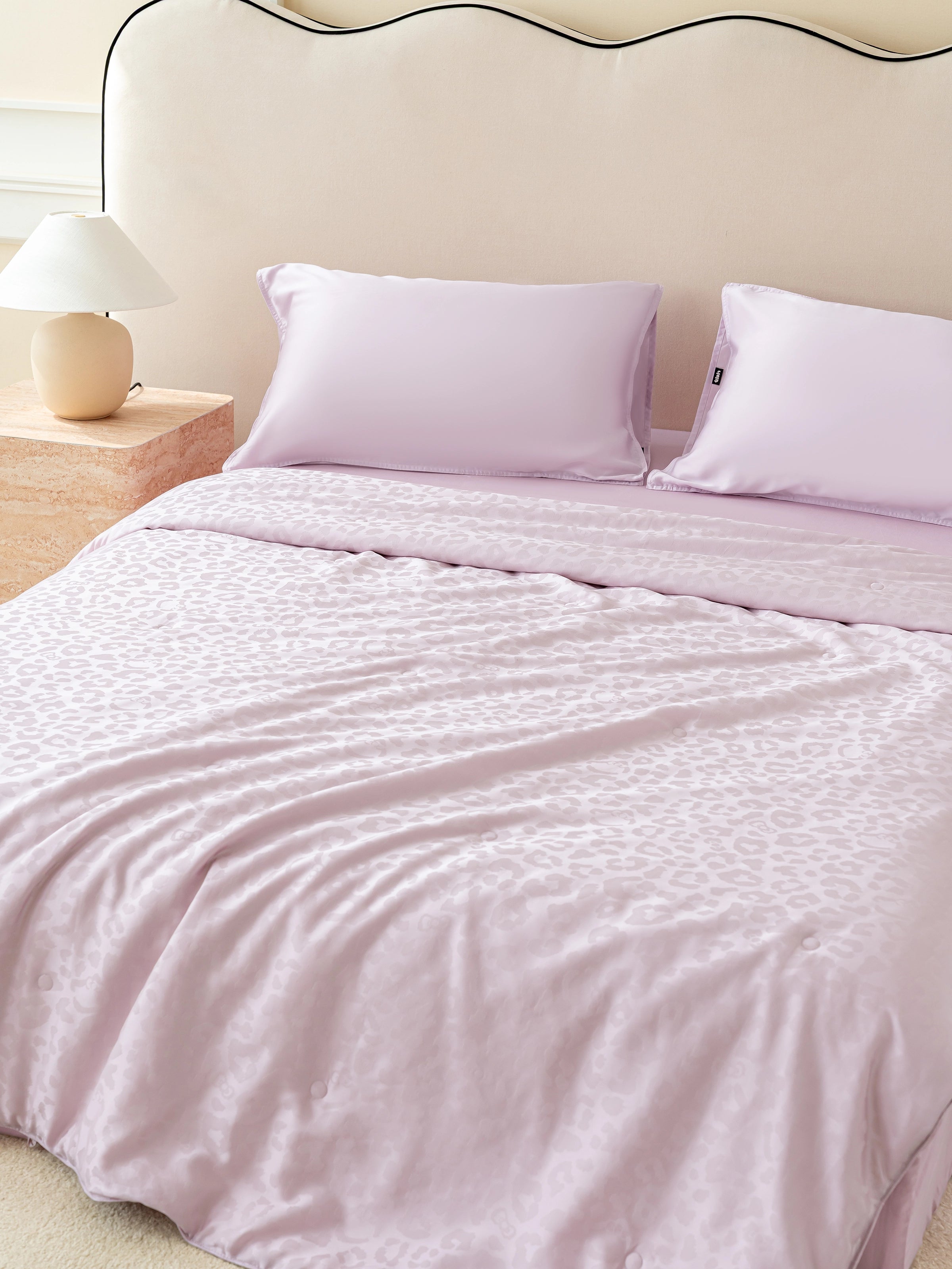 "Hello Kitty" Tencel™ Cotton Jacquard Silk Filled All-Season Quilt – Pink Leopard