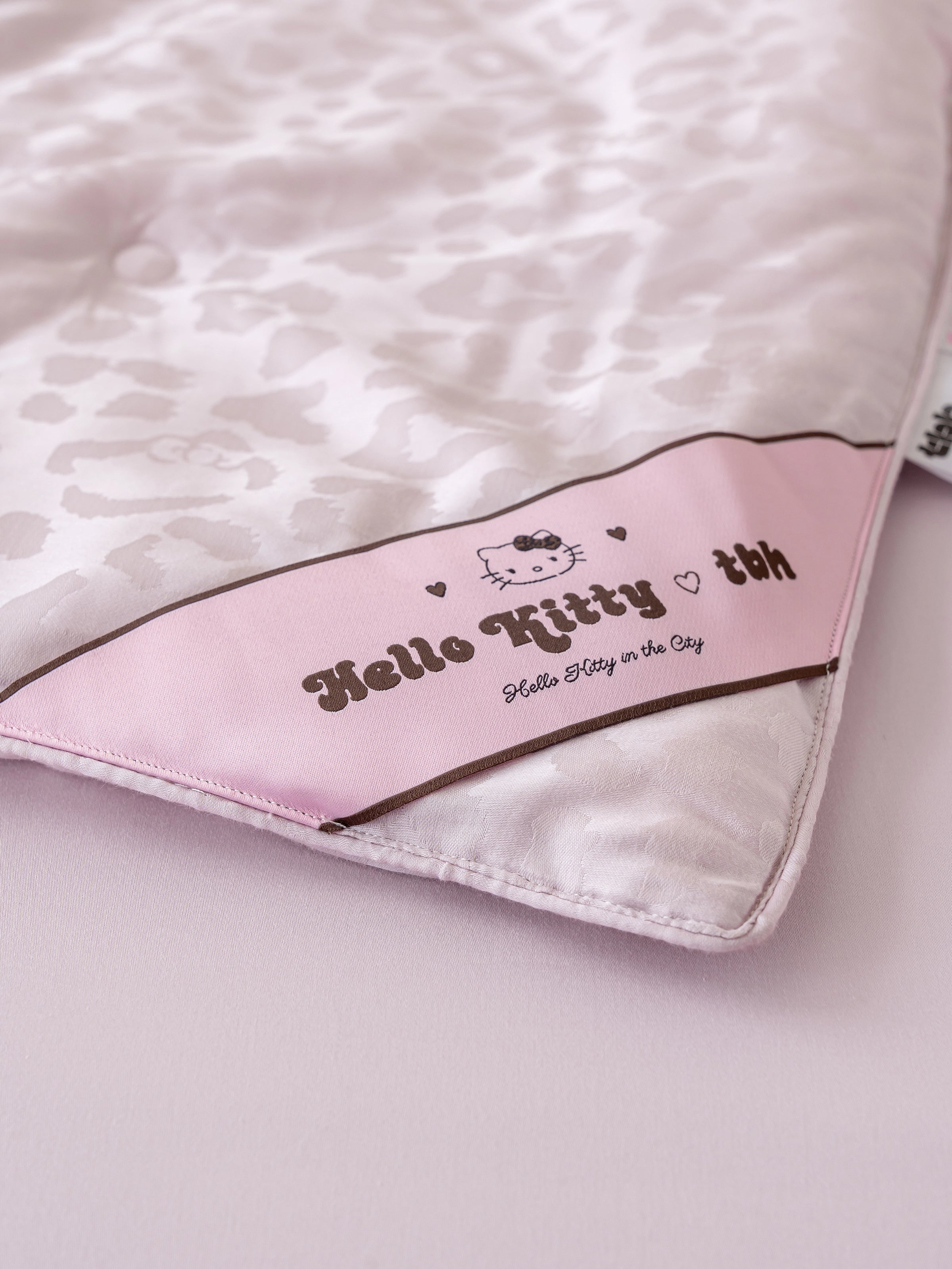 "Hello Kitty" Tencel™ Cotton Jacquard Silk Filled All-Season Quilt – Pink Leopard