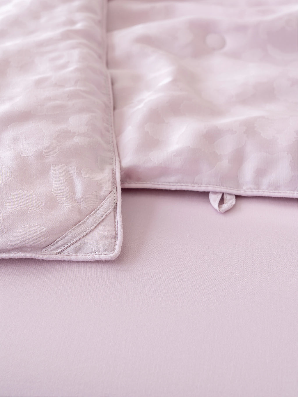 "Hello Kitty" Tencel™ Cotton Jacquard Silk Filled All-Season Quilt – Pink Leopard