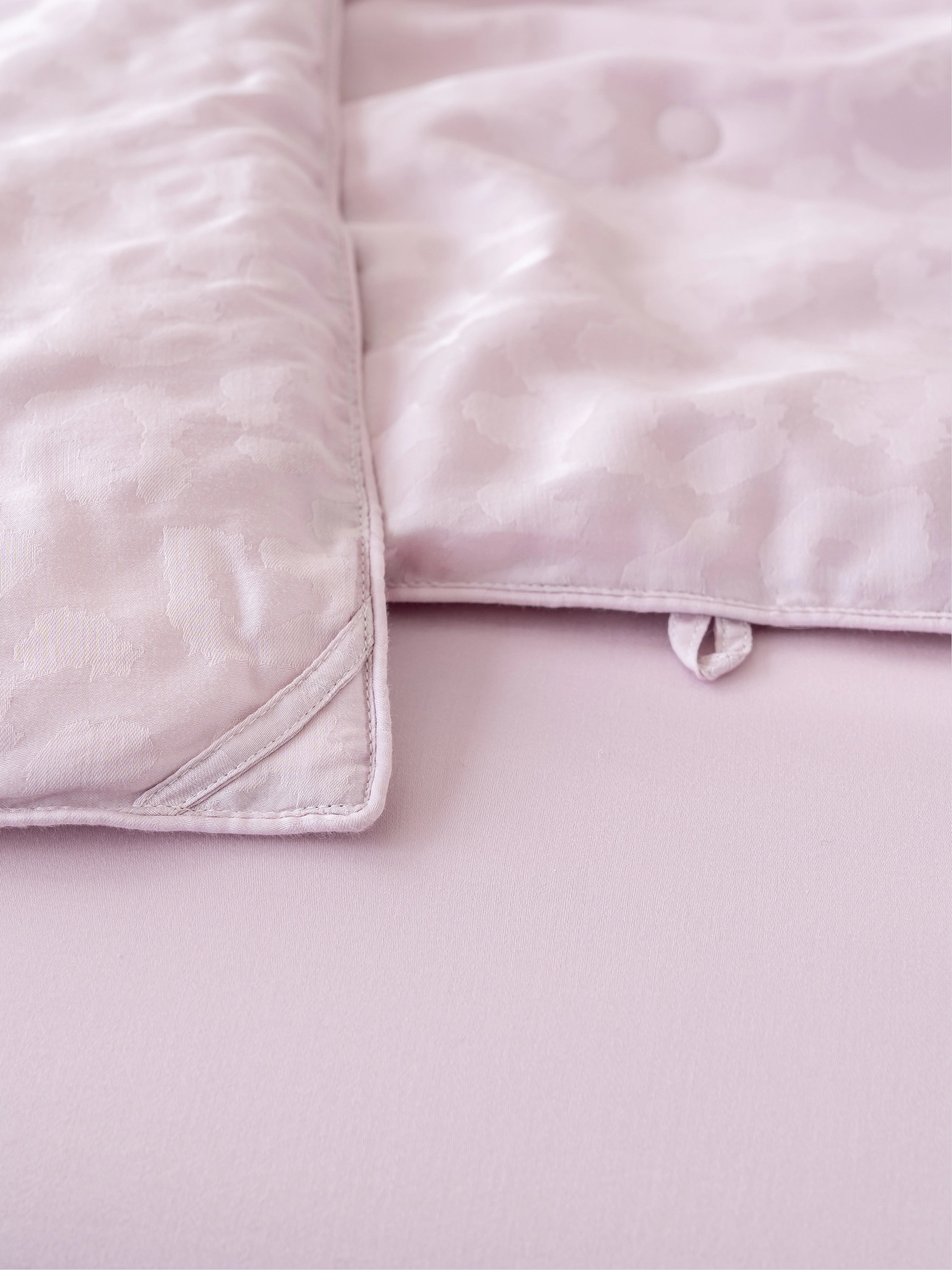 "Hello Kitty" Tencel™ Cotton Jacquard Silk Filled All-Season Quilt – Pink Leopard