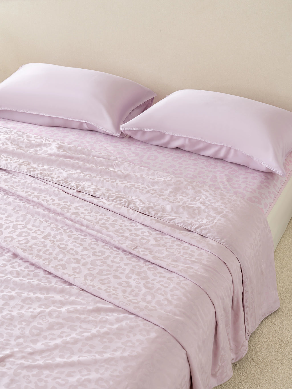 "Hello Kitty" Tencel™ Cotton Jacquard Silk Filled Summer Quilt – Pink Leopard