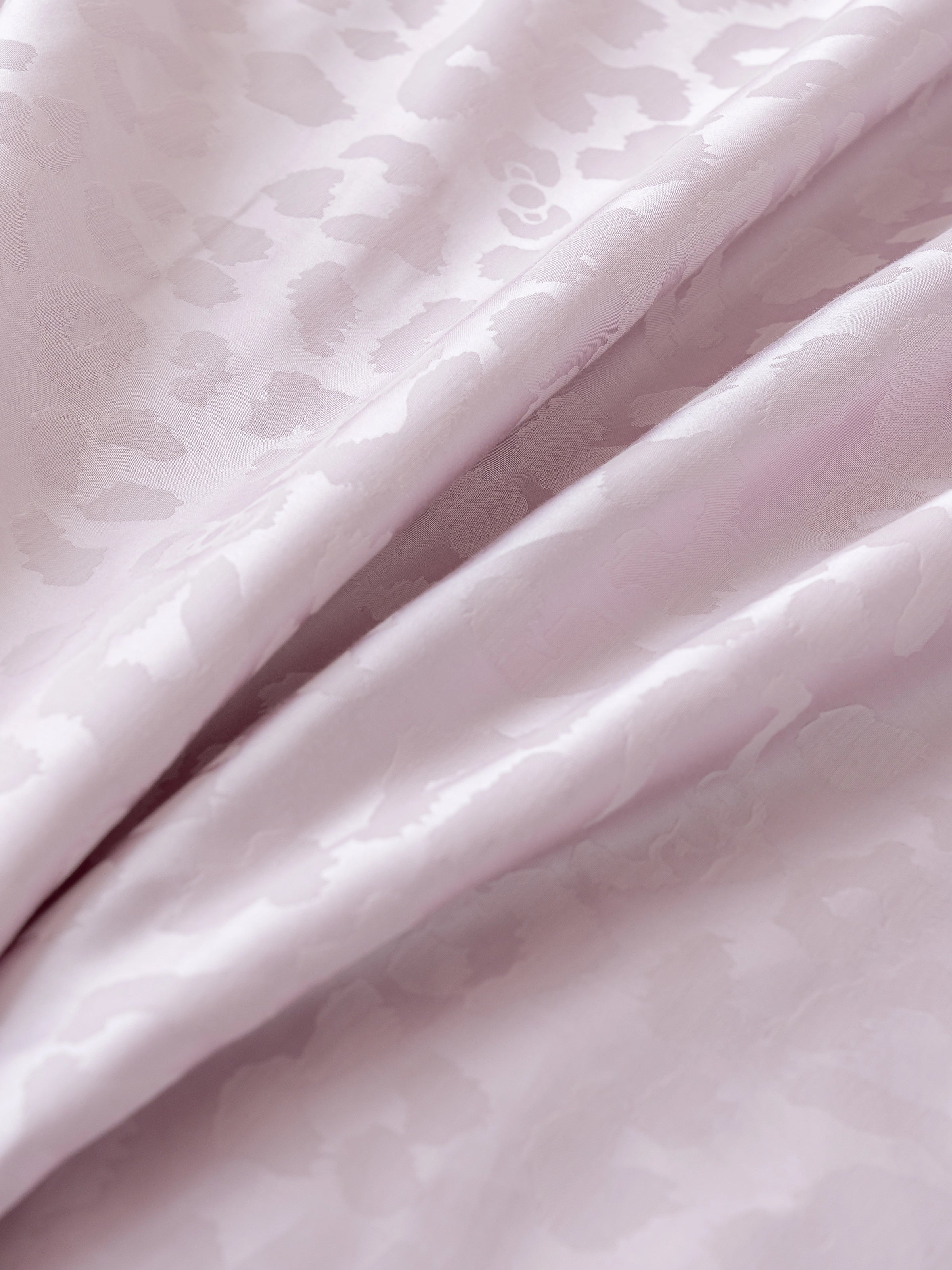 "Hello Kitty" Tencel™ Cotton Jacquard Silk Filled Summer Quilt – Pink Leopard