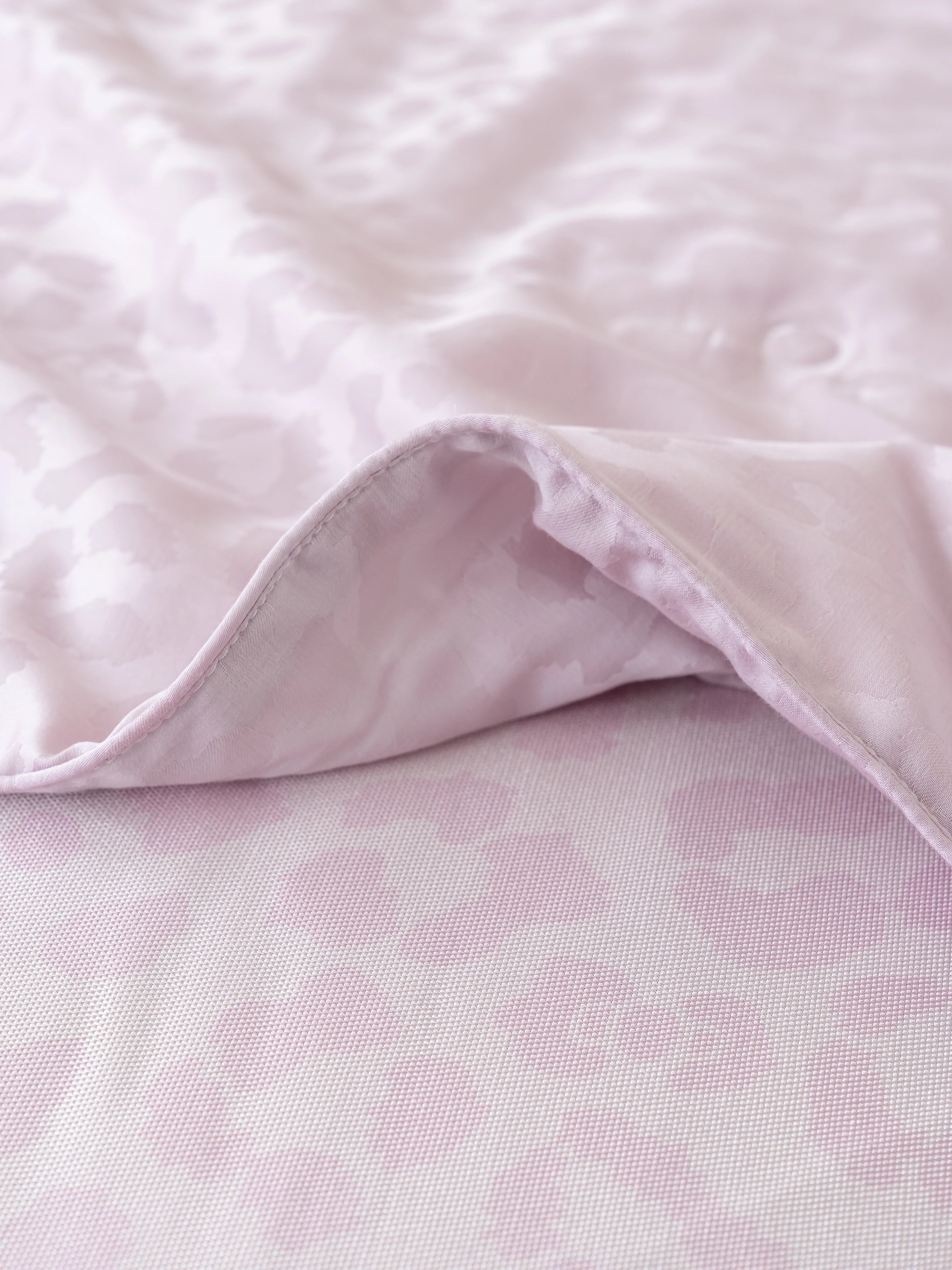"Hello Kitty" Tencel™ Cotton Jacquard Silk Filled Summer Quilt – Pink Leopard
