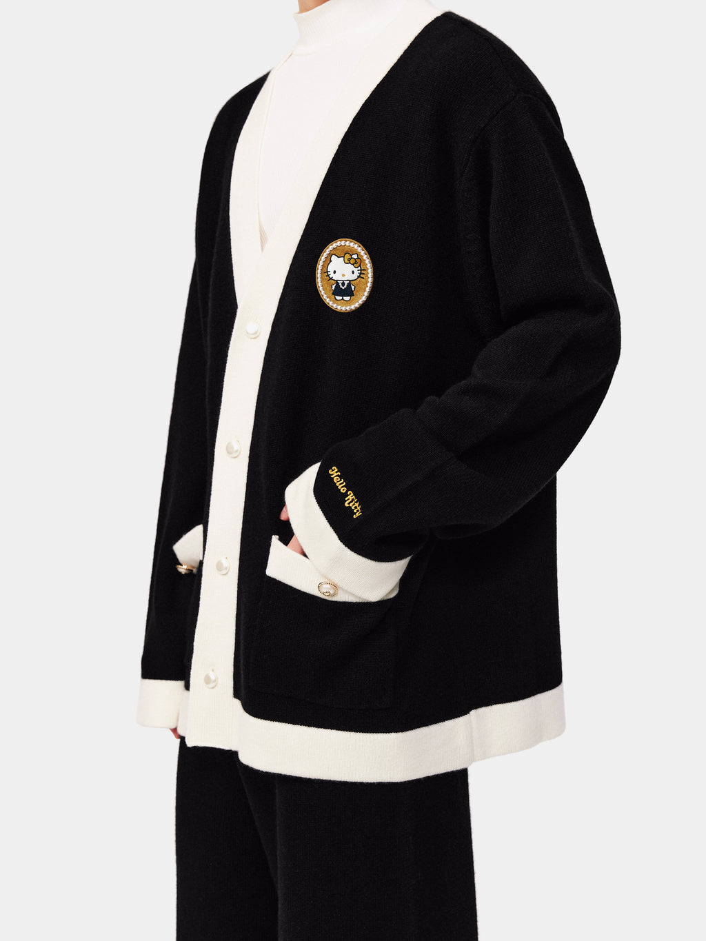 "Hello Kitty" Wool Cashmere Blend Cardigan – Black & White
