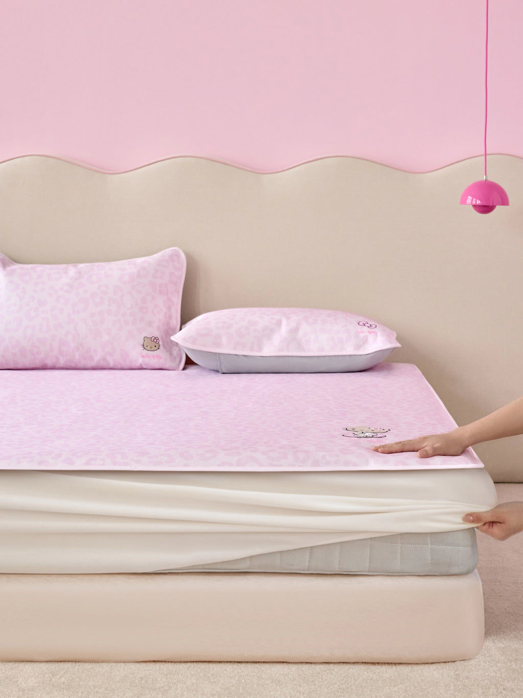 "Hello Kitty" Cooling Mat Set – Pink Leopard