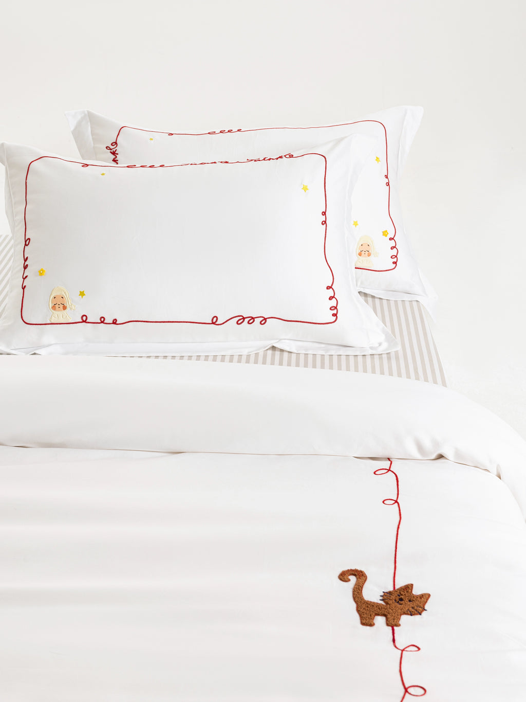 "tbh × TWINKLE TWINKLE" Embroidered Cotton Satin Bedding Set – Manuscript of Love