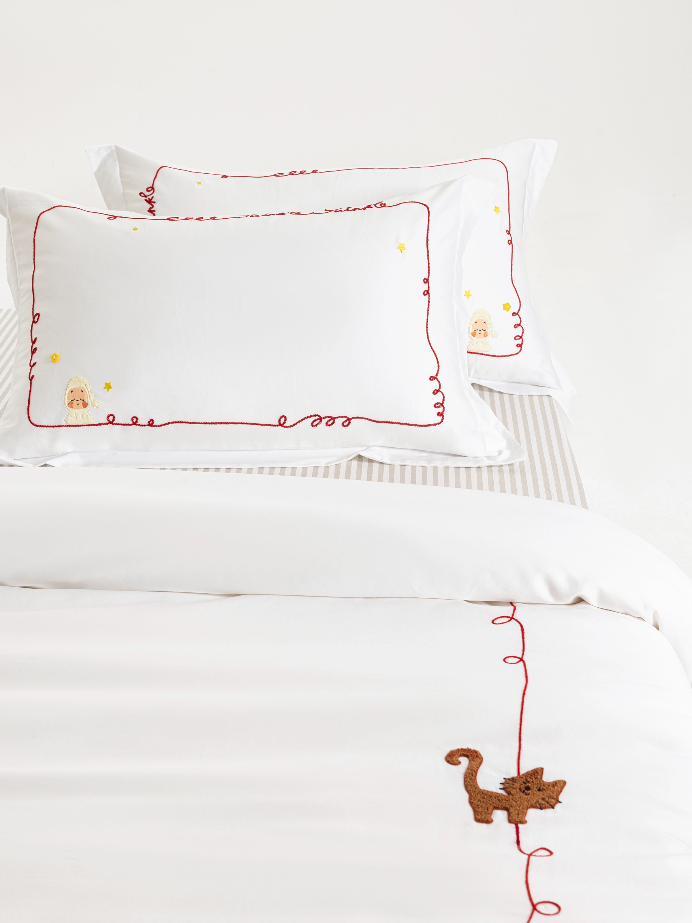 "tbh × TWINKLE TWINKLE" Embroidered Cotton Satin Bedding Set – Manuscript of Love