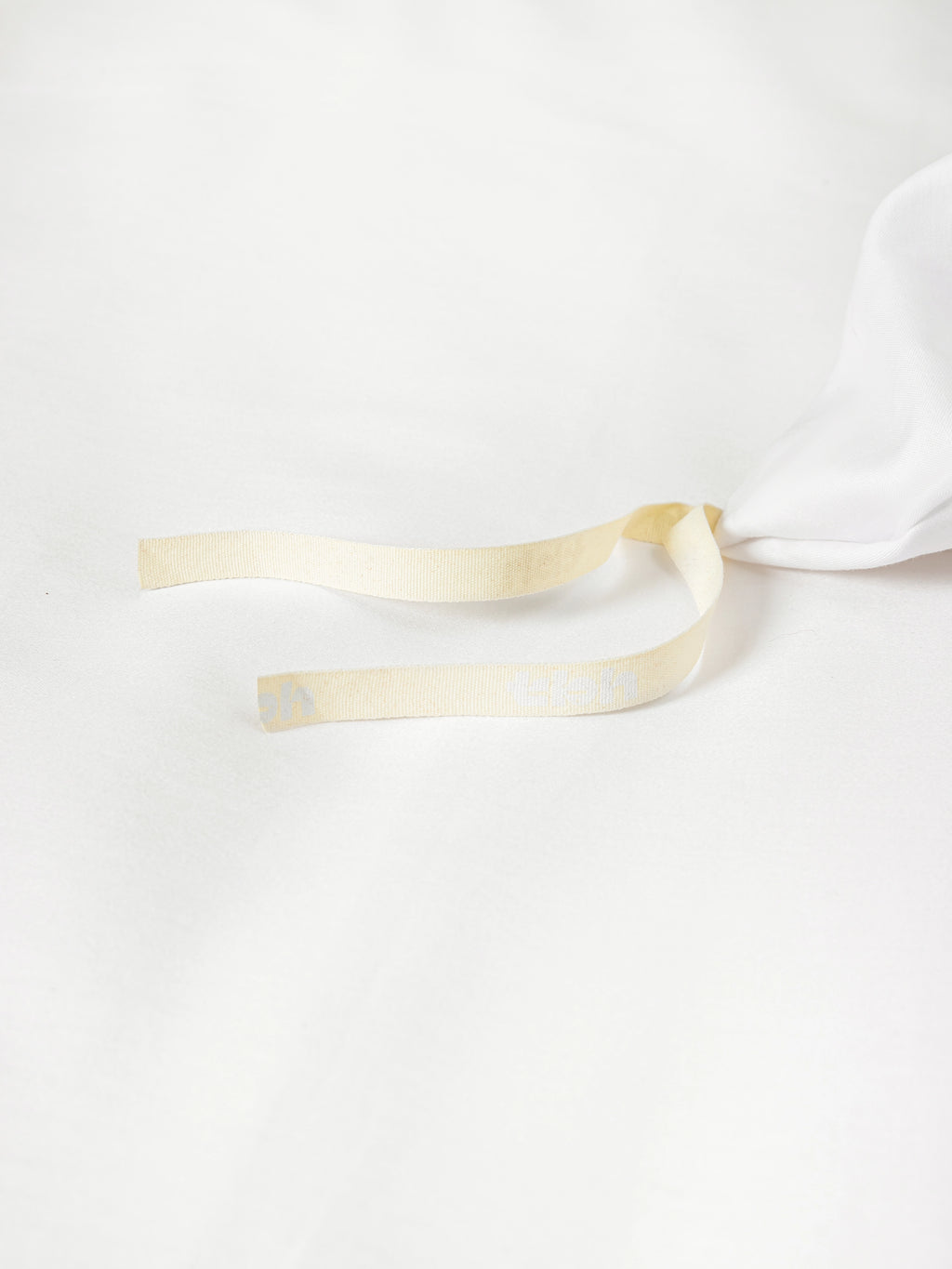 "tbh × TWINKLE TWINKLE" Embroidered Cotton Satin Bedding Set – Manuscript of Love