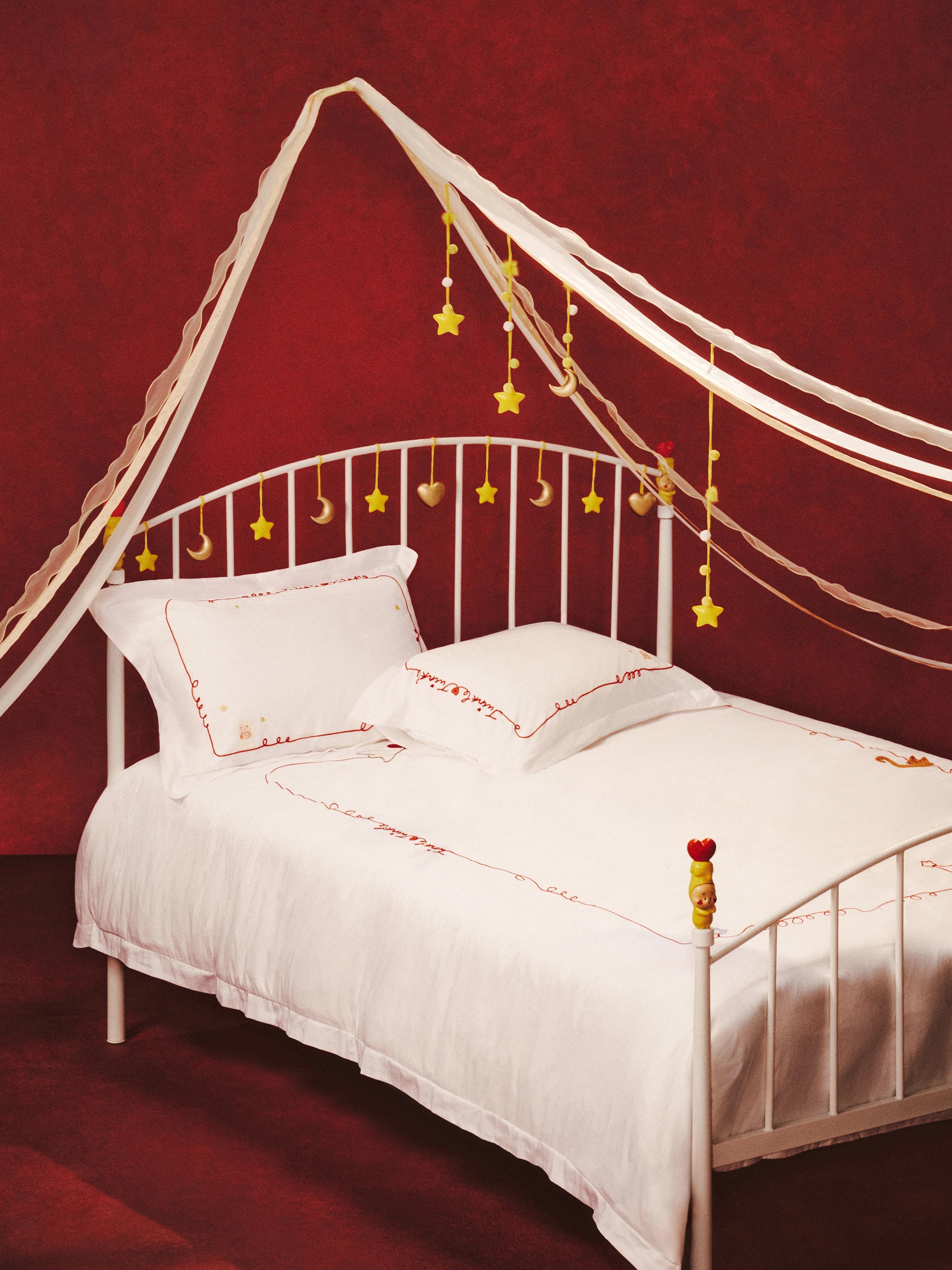 "tbh × TWINKLE TWINKLE" Embroidered Cotton Satin Bedding Set – Manuscript of Love