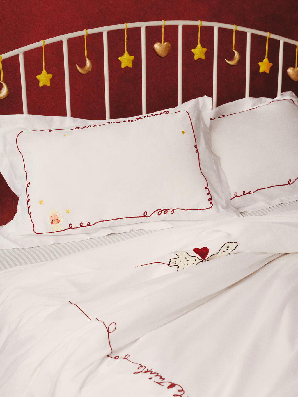 "tbh × TWINKLE TWINKLE" Embroidered Cotton Satin Bedding Set – Manuscript of Love