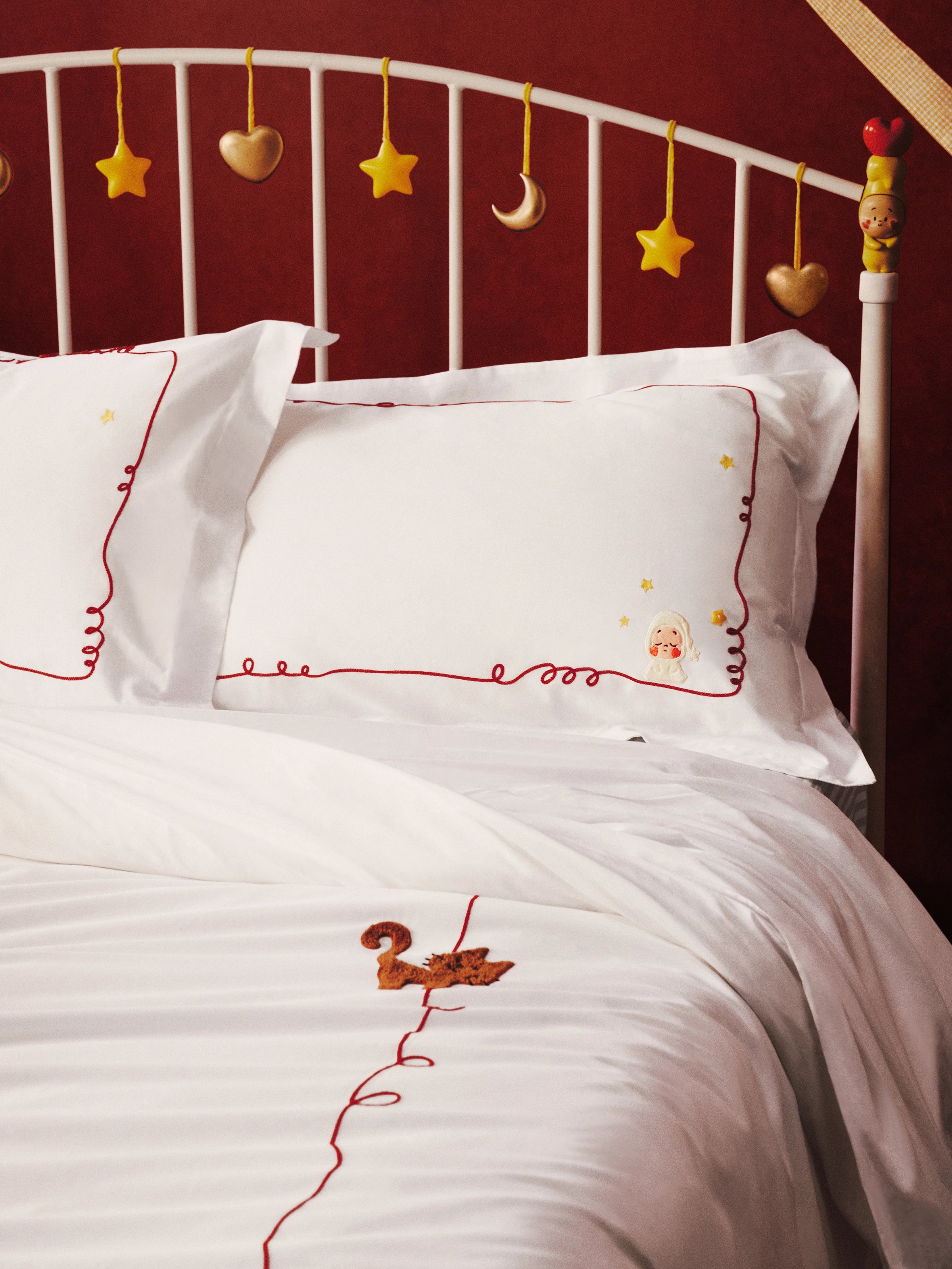 "tbh × TWINKLE TWINKLE" Embroidered Cotton Satin Bedding Set – Manuscript of Love