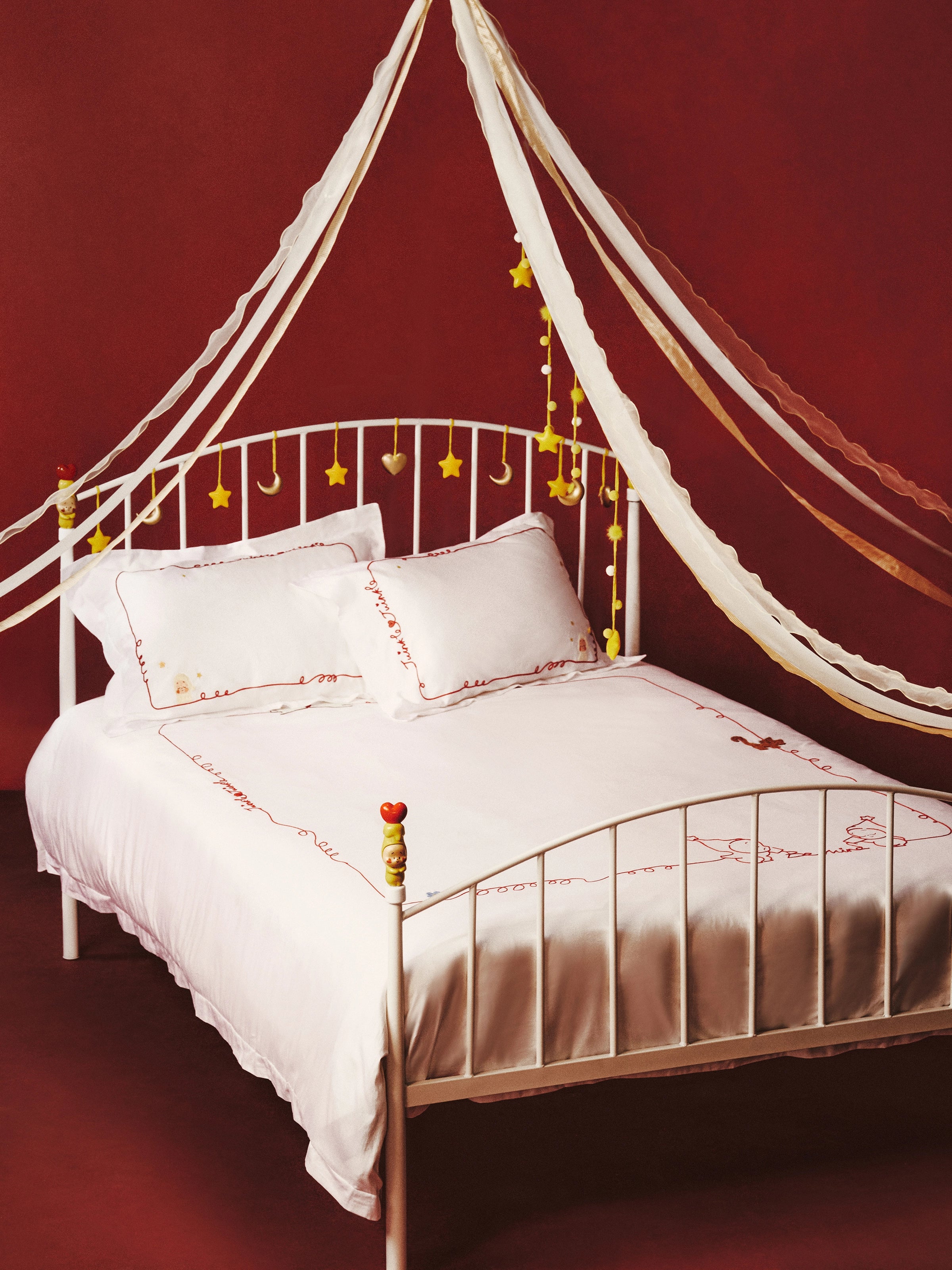 "tbh × TWINKLE TWINKLE" Embroidered Cotton Satin Bedding Set – Manuscript of Love