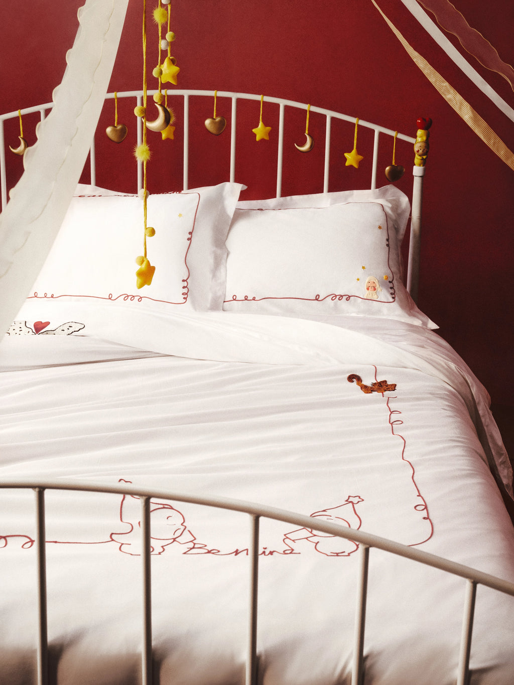 "tbh × TWINKLE TWINKLE" Embroidered Cotton Satin Bedding Set – Manuscript of Love