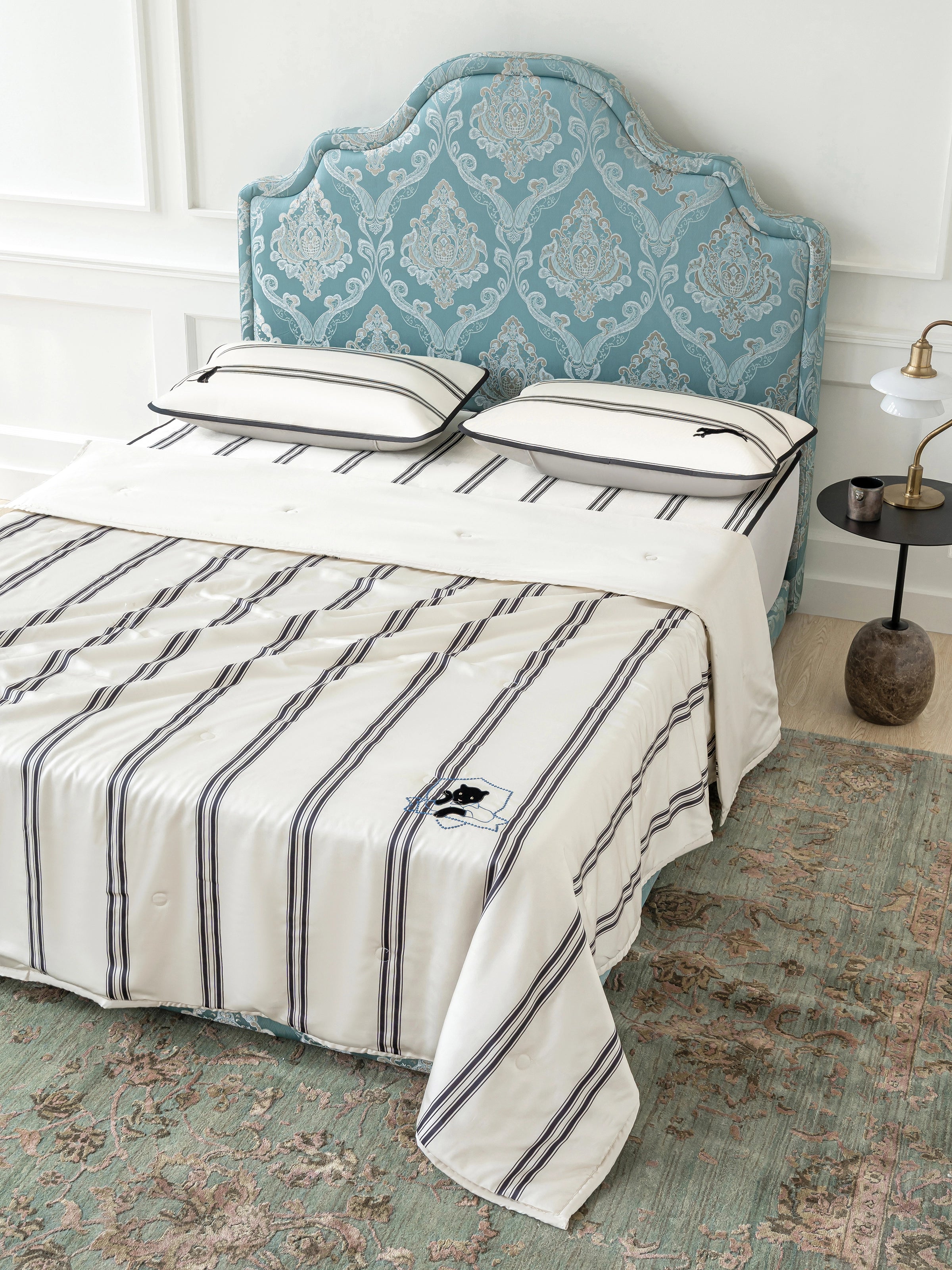 "Urban Jungle" Black Panther Tencel Printed Summer Quilt – Moonlight White