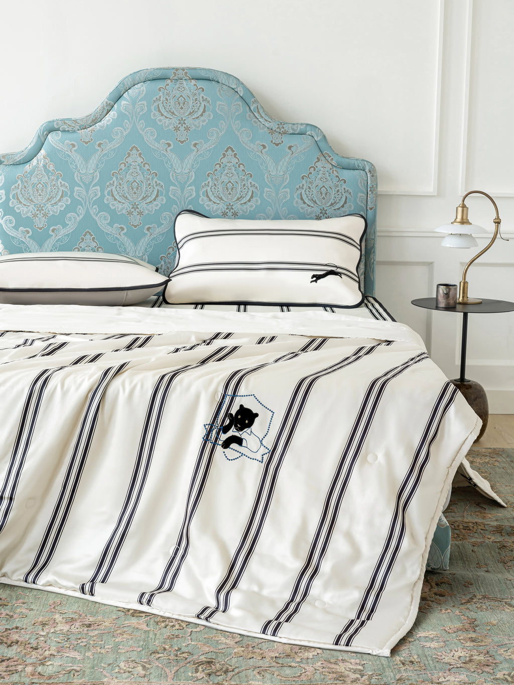 "Urban Jungle" Black Panther Tencel Printed Summer Quilt – Moonlight White