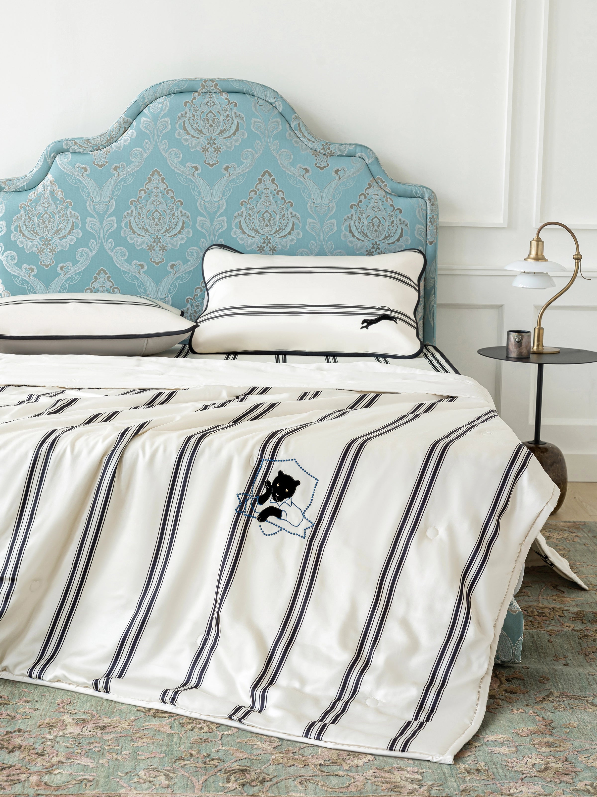 "Urban Jungle" Black Panther Tencel Printed Summer Quilt – Moonlight White