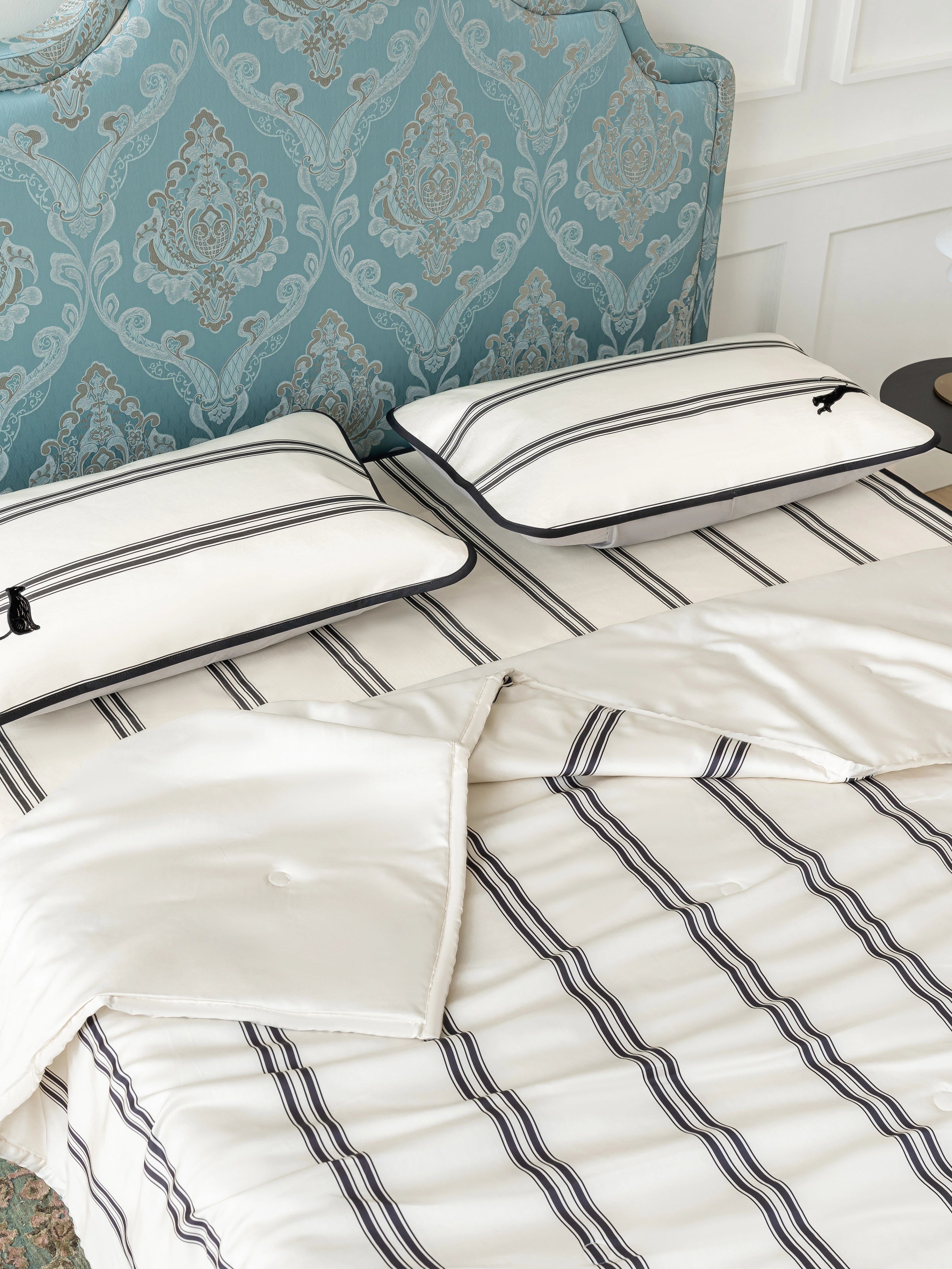 "Urban Jungle" Black Panther Tencel Printed Summer Quilt – Moonlight White