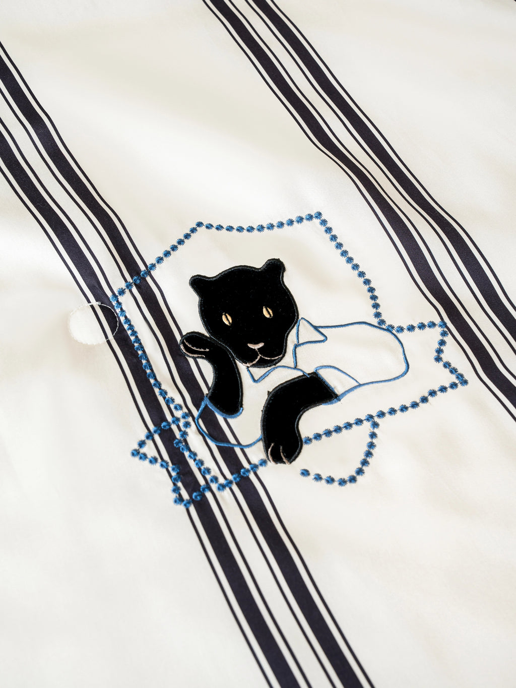 "Urban Jungle" Black Panther Tencel Printed Summer Quilt – Moonlight White
