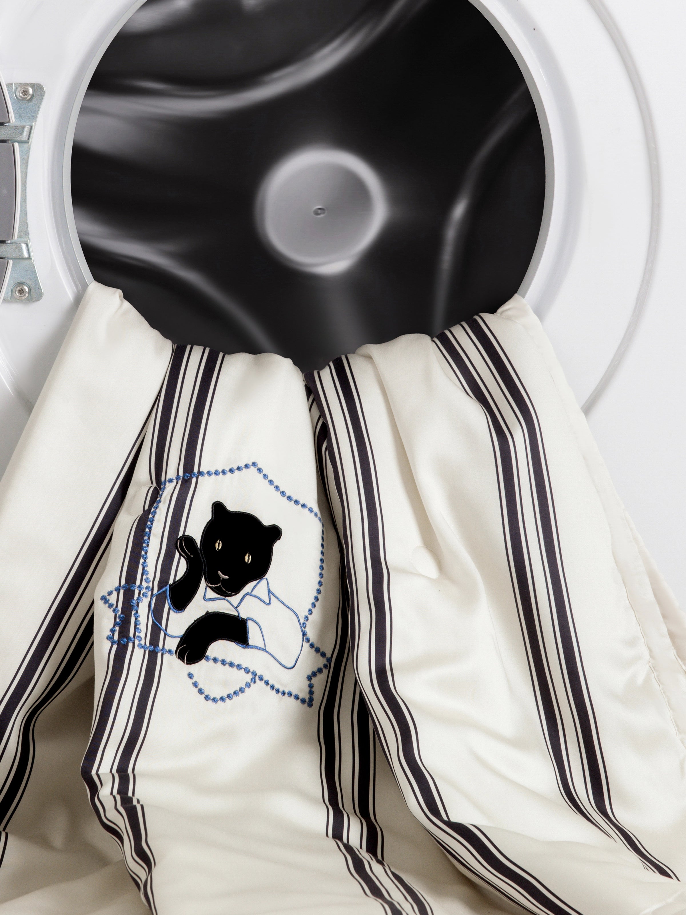 "Urban Jungle" Black Panther Tencel Printed Summer Quilt – Moonlight White