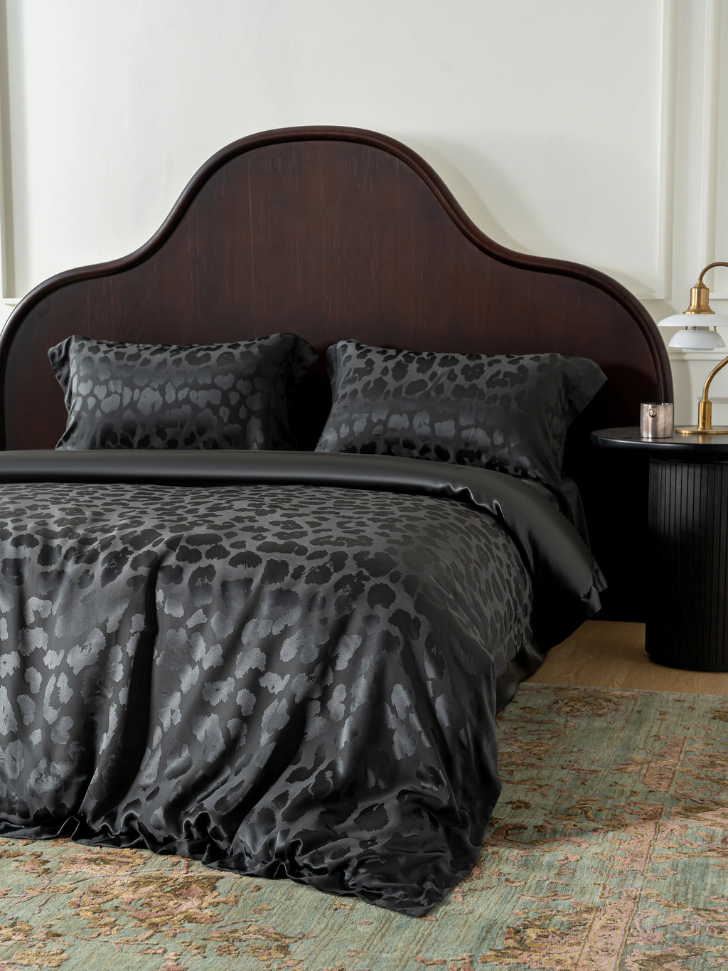 "Urban Jungle" Black Panther 19 Momme Machine-Washable Silk Jacquard Bedding Set – Black Leopard