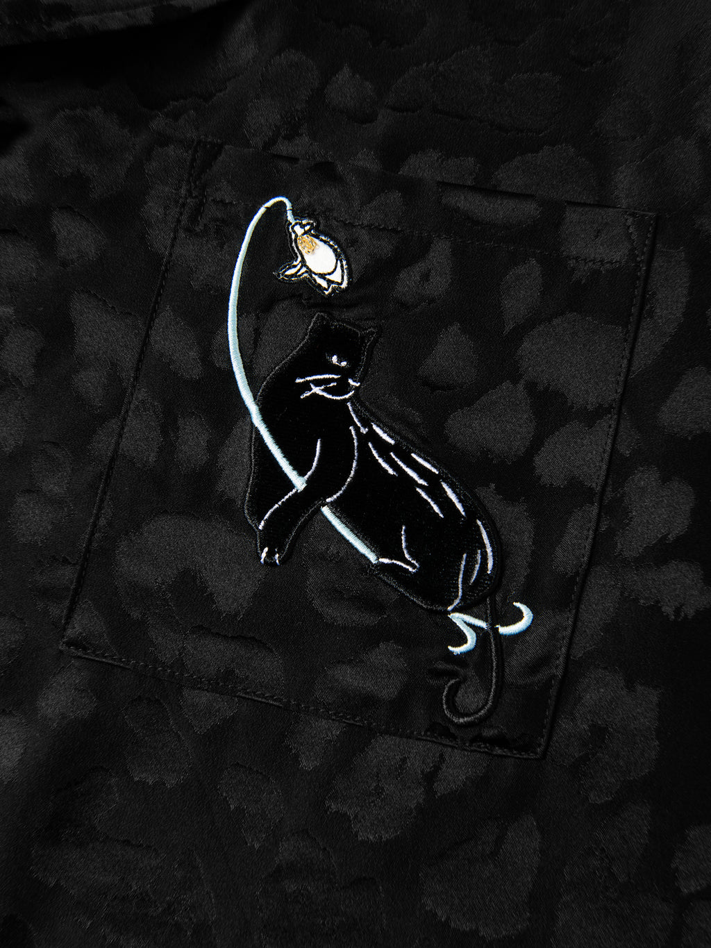 "Urban Jungle" Black Panther 19 Momme Machine-Washable Silk Jacquard Loungewear Set Long Sleeve – Black Leopard
