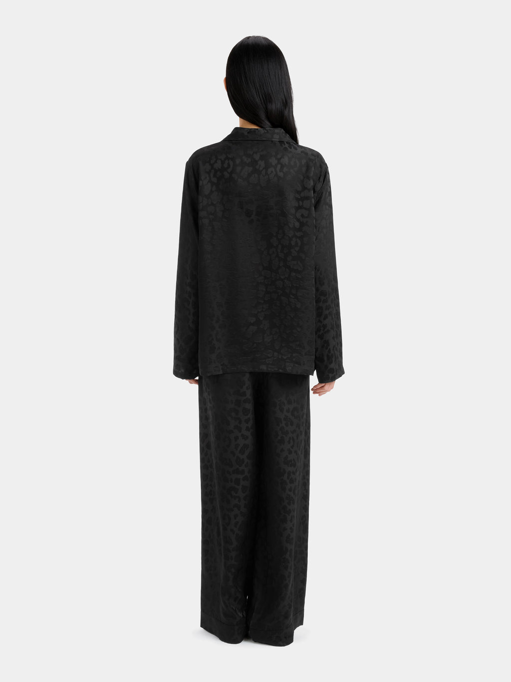 "Urban Jungle" Black Panther 19 Momme Machine-Washable Silk Jacquard Loungewear Set Long Sleeve – Black Leopard